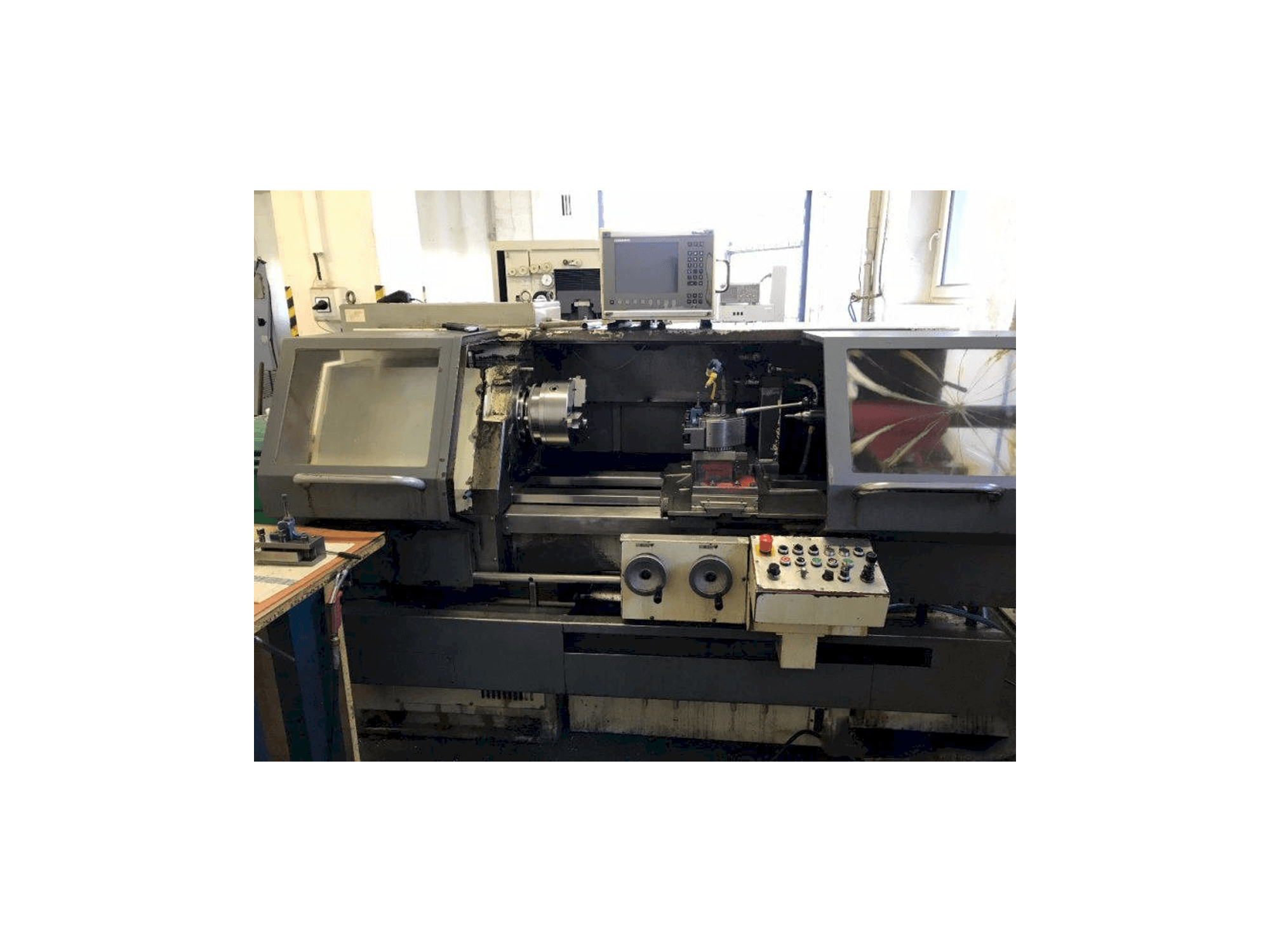 Vooraanzicht van KOVOSVIT MAS Masturn MT 50/800 machine