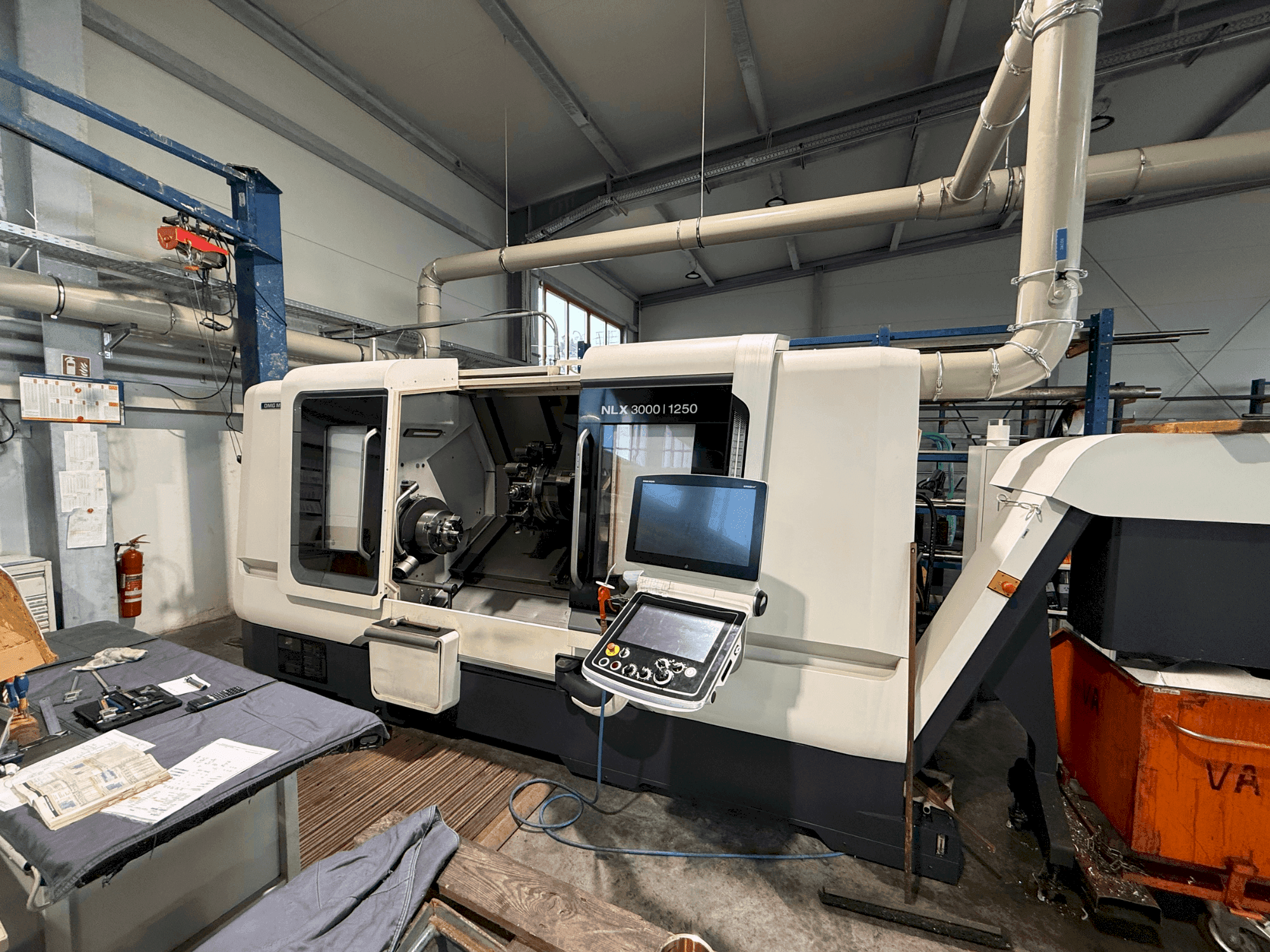 Vooraanzicht van DMG MORI NLX 3000 Y / 1250 machine