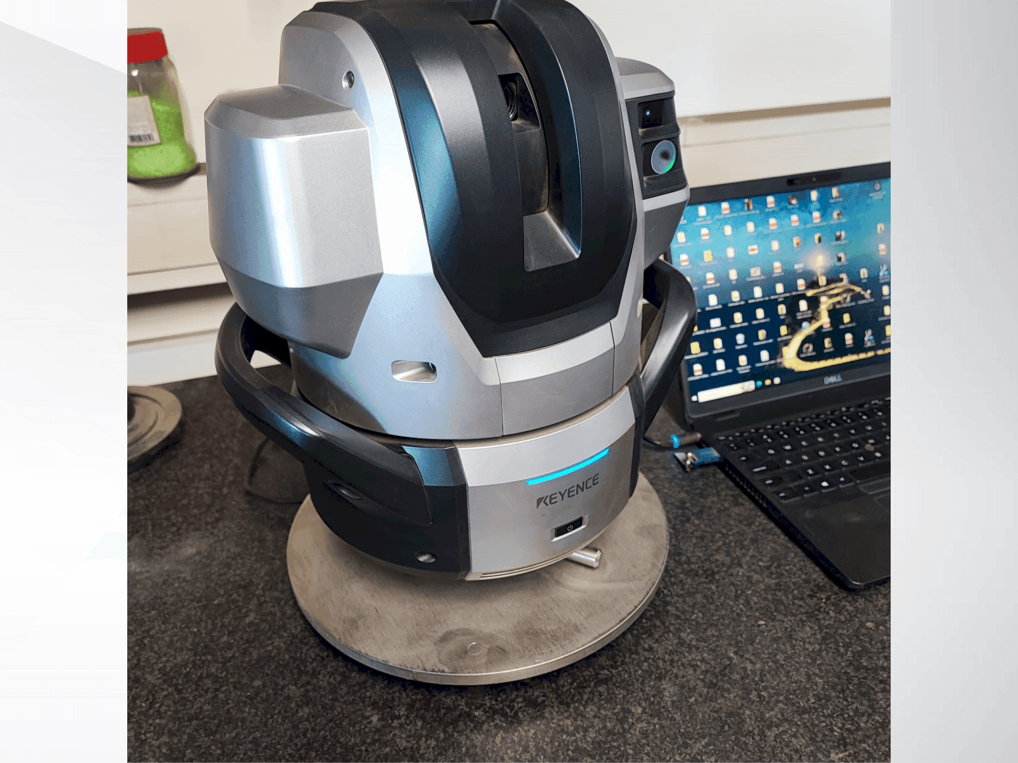 Vooraanzicht van KEYENCE WM 3000 machine