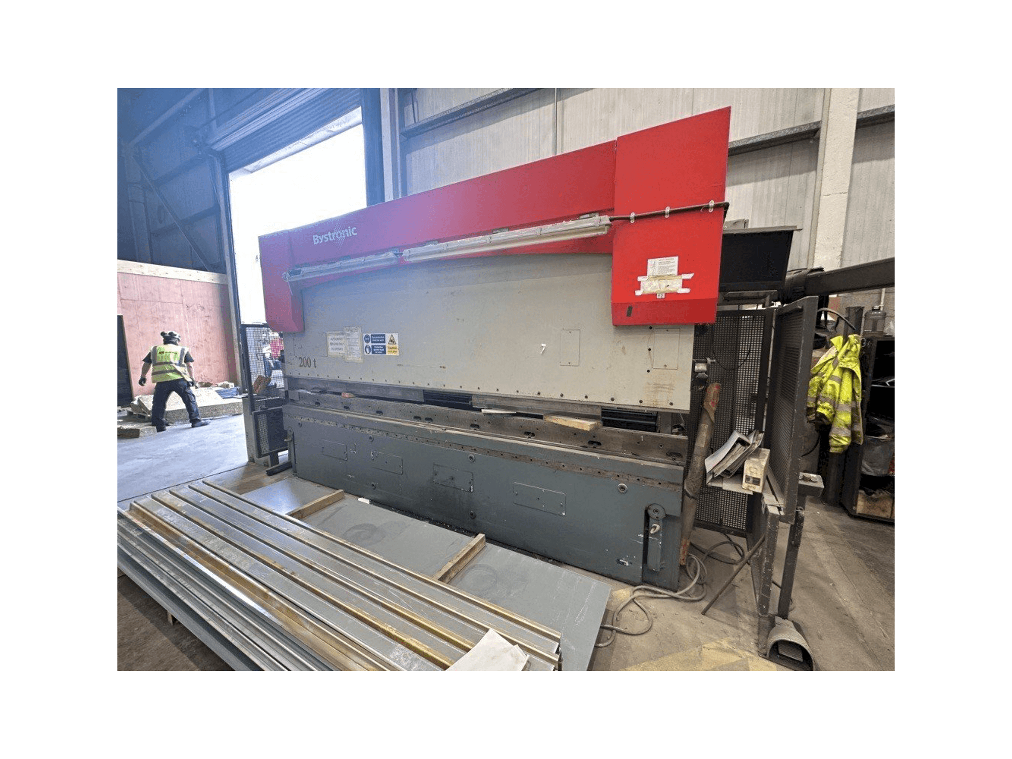 Vooraanzicht van Bystronic PR 200 x 4100 machine