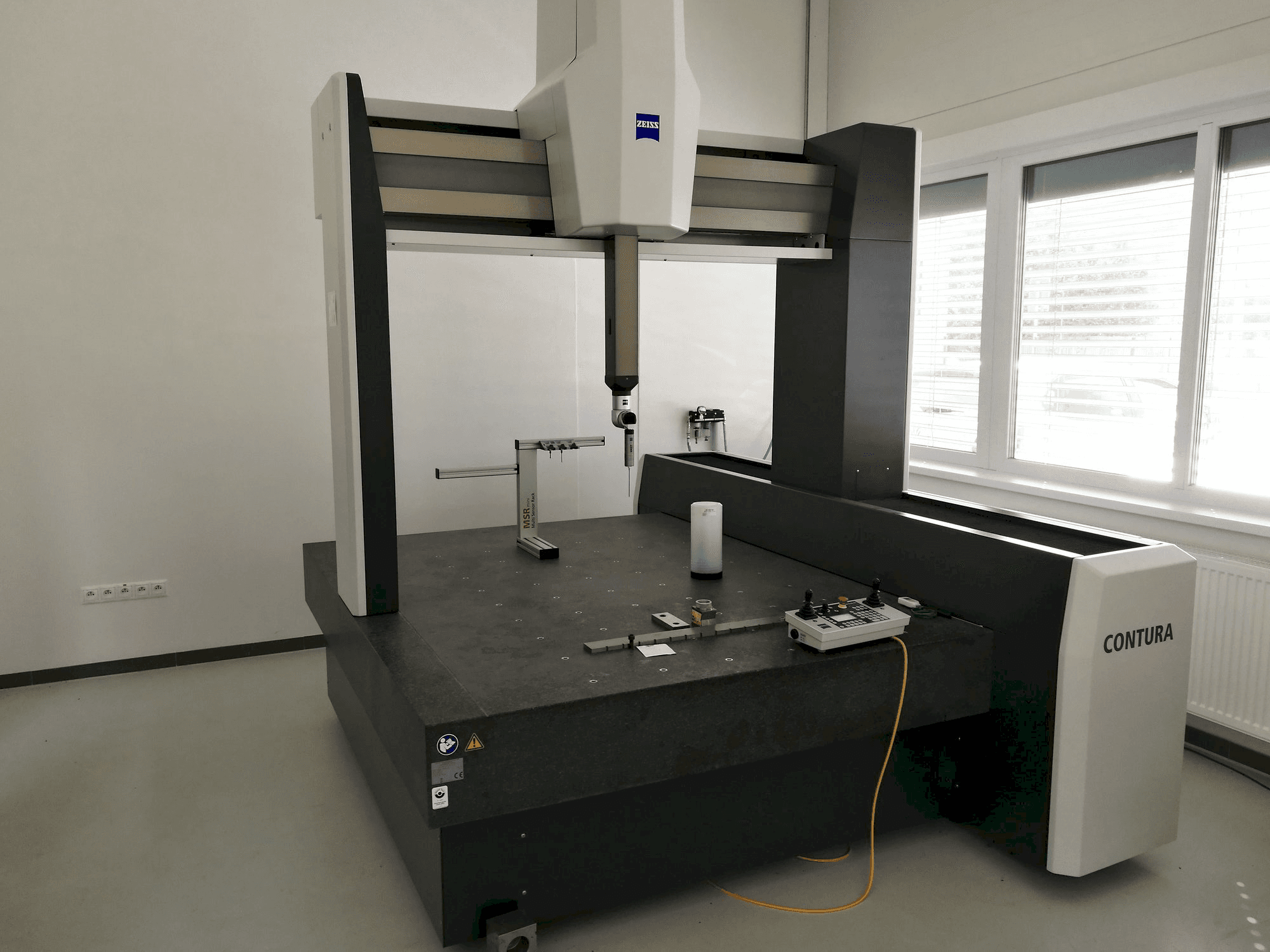 Vooraanzicht van ZEISS CONTURA 12/18/10 RDS machine