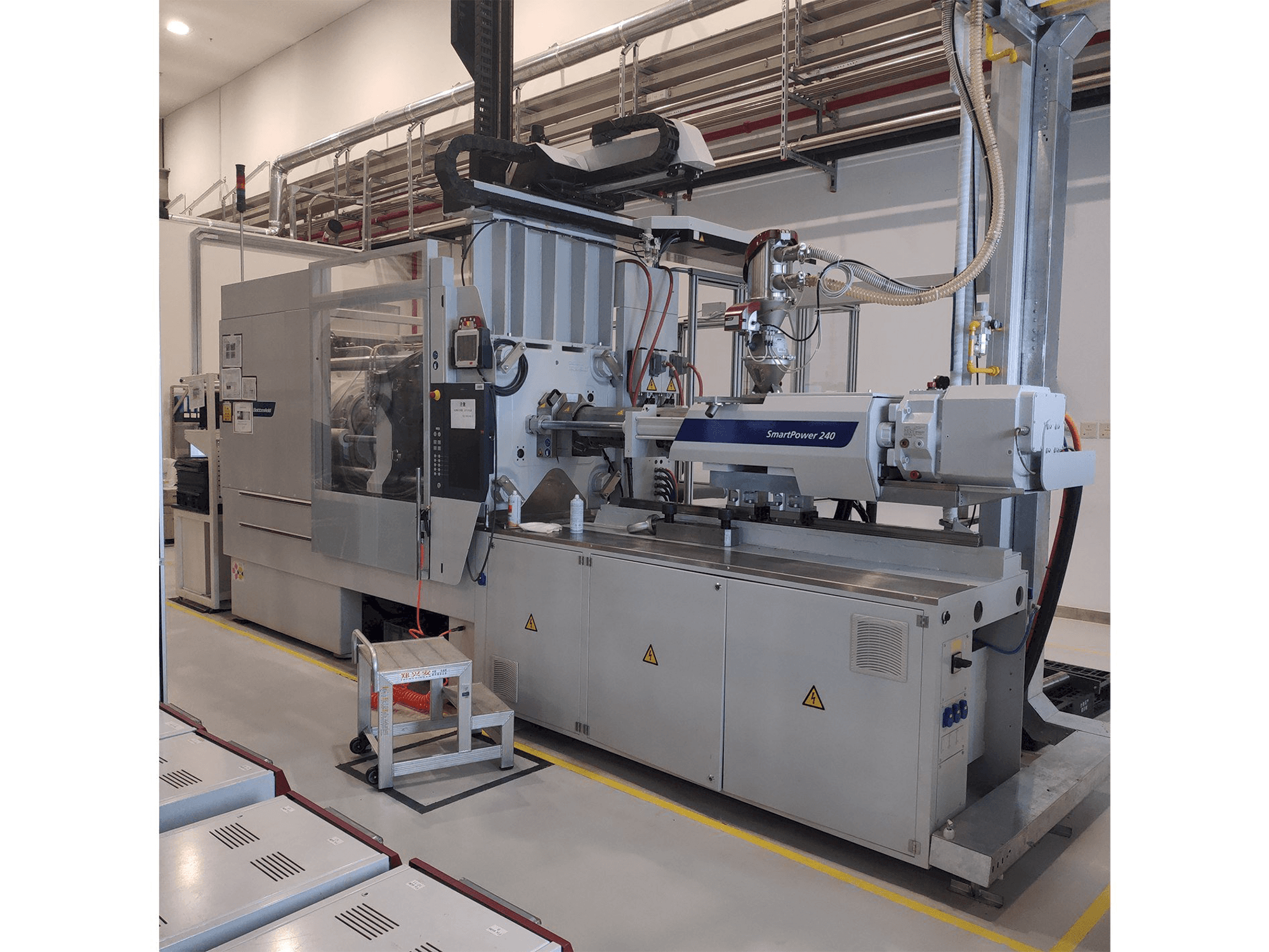 Vooraanzicht van Battenfeld SmartPower 240-1000 machine