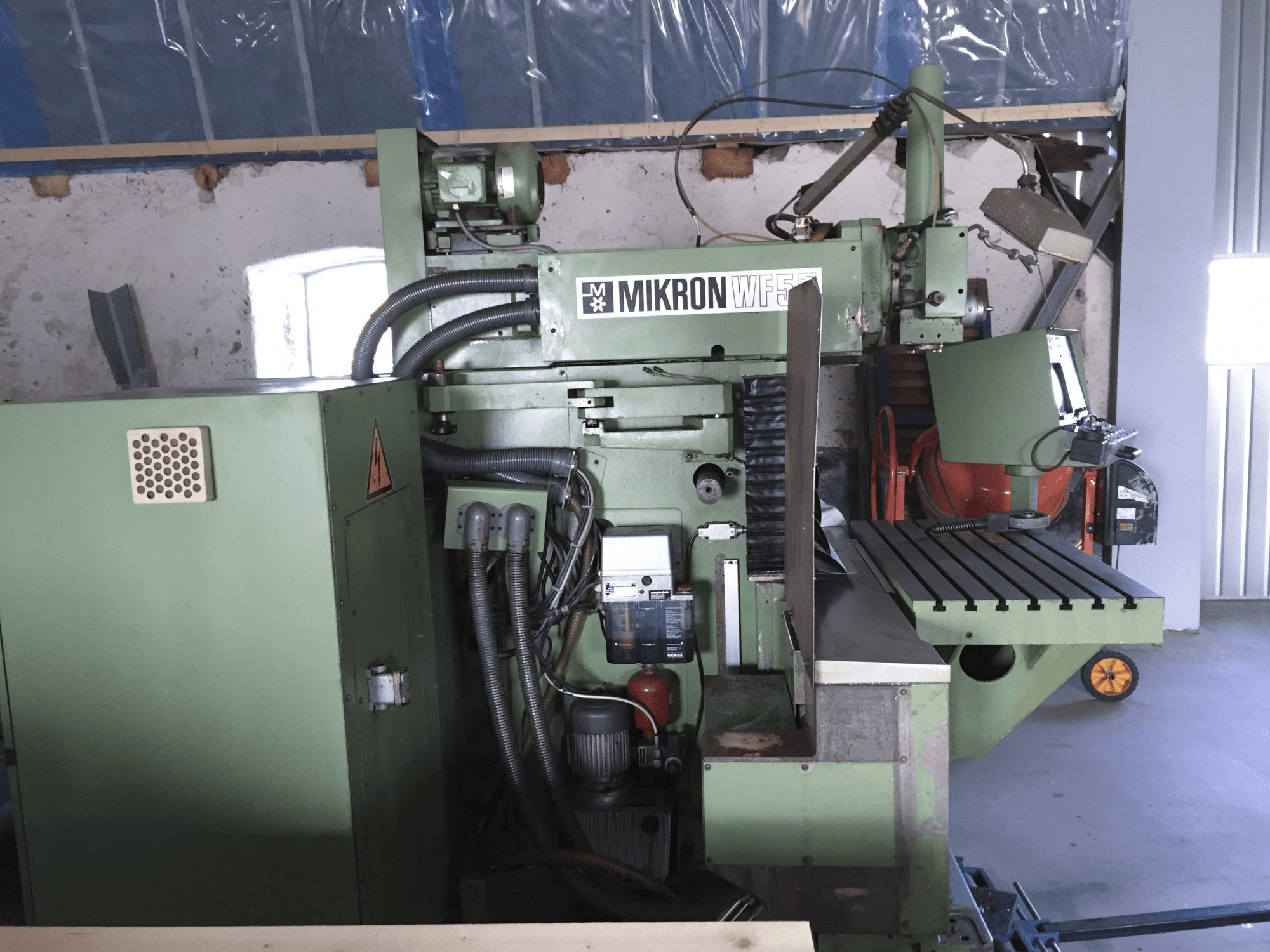 Vooraanzicht van Mikron WF 5DCM/155 machine