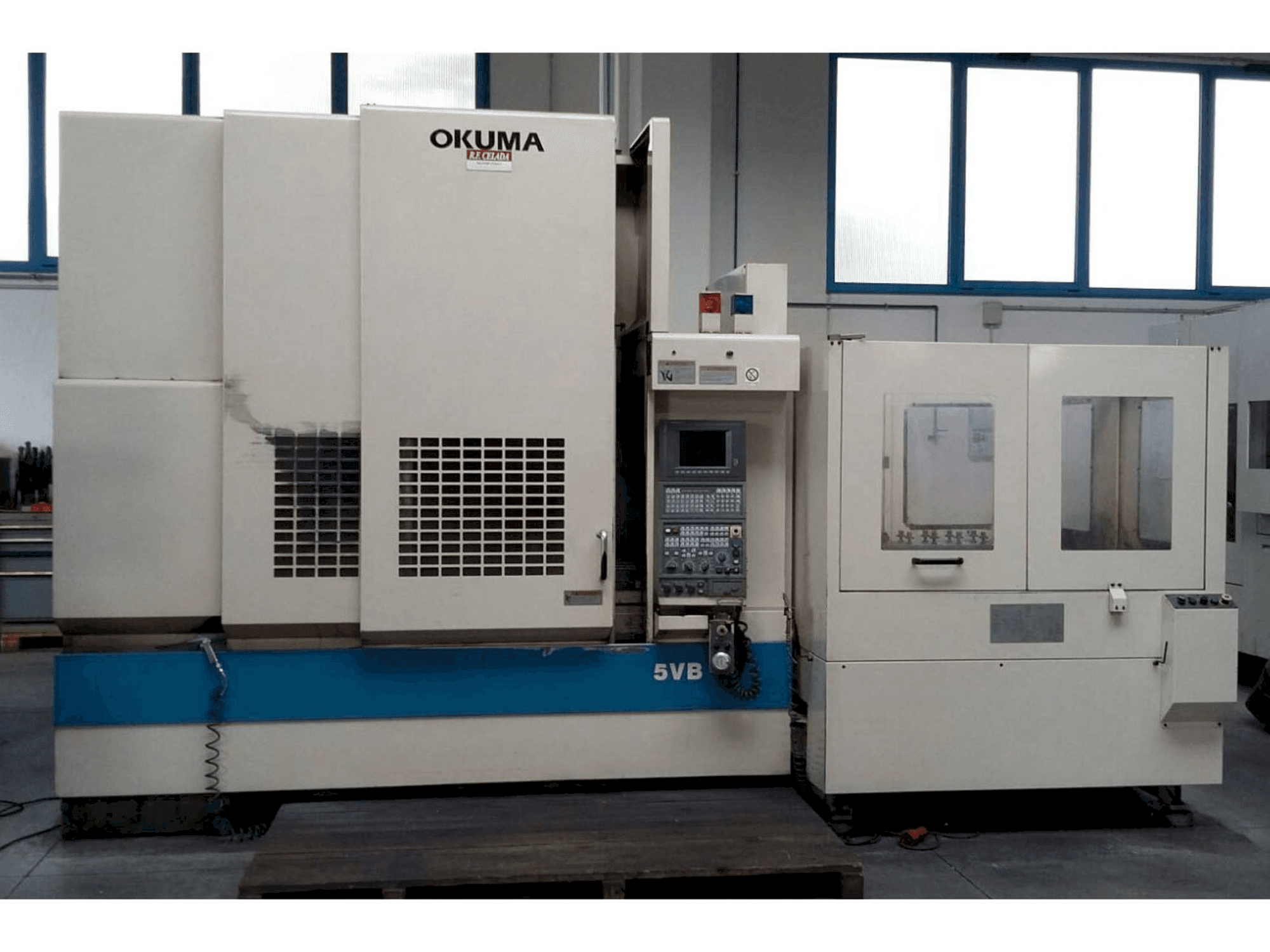 Vooraanzicht van Okuma MX55 VB machine