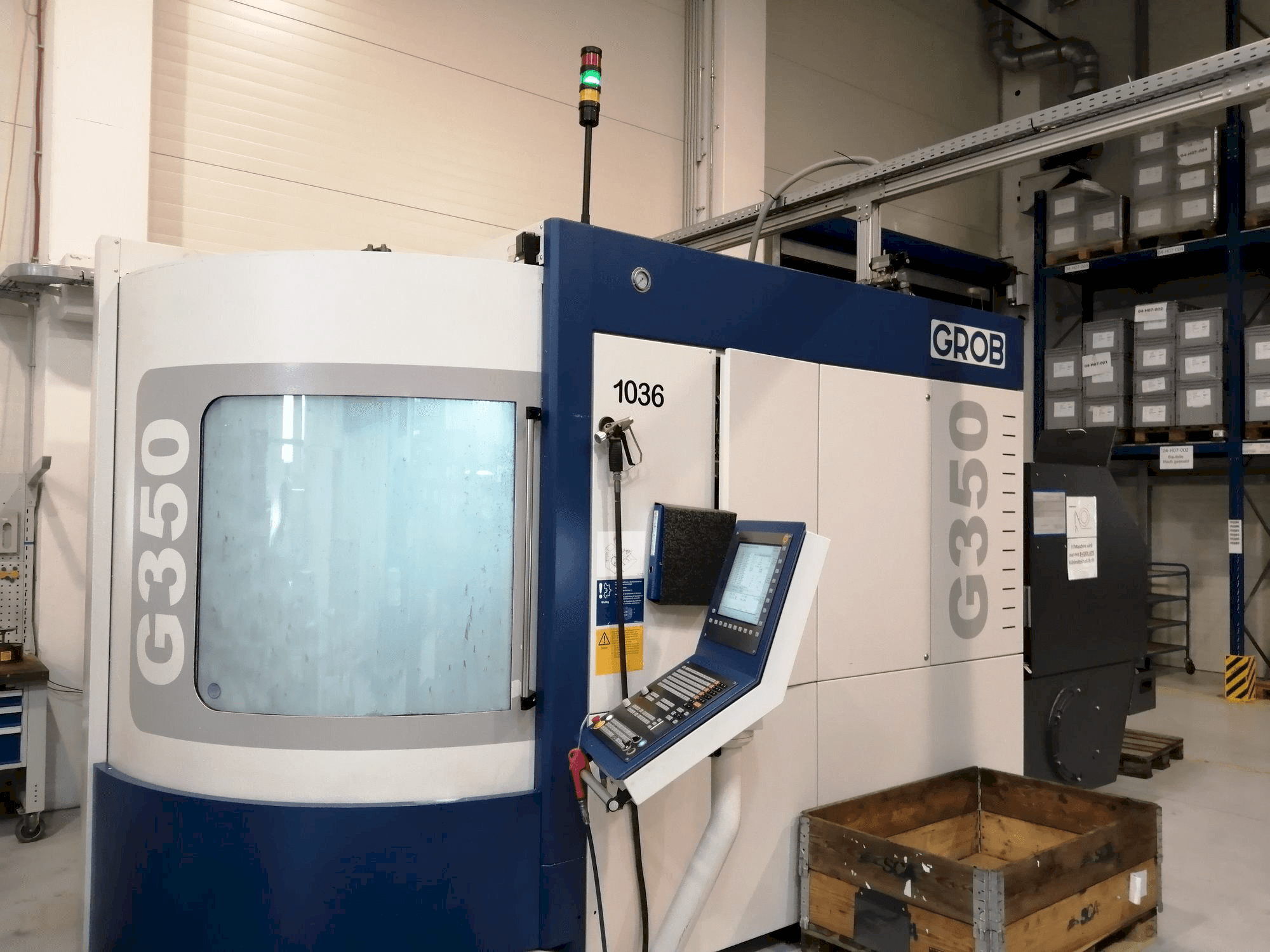 Vooraanzicht van GROB G350 machine