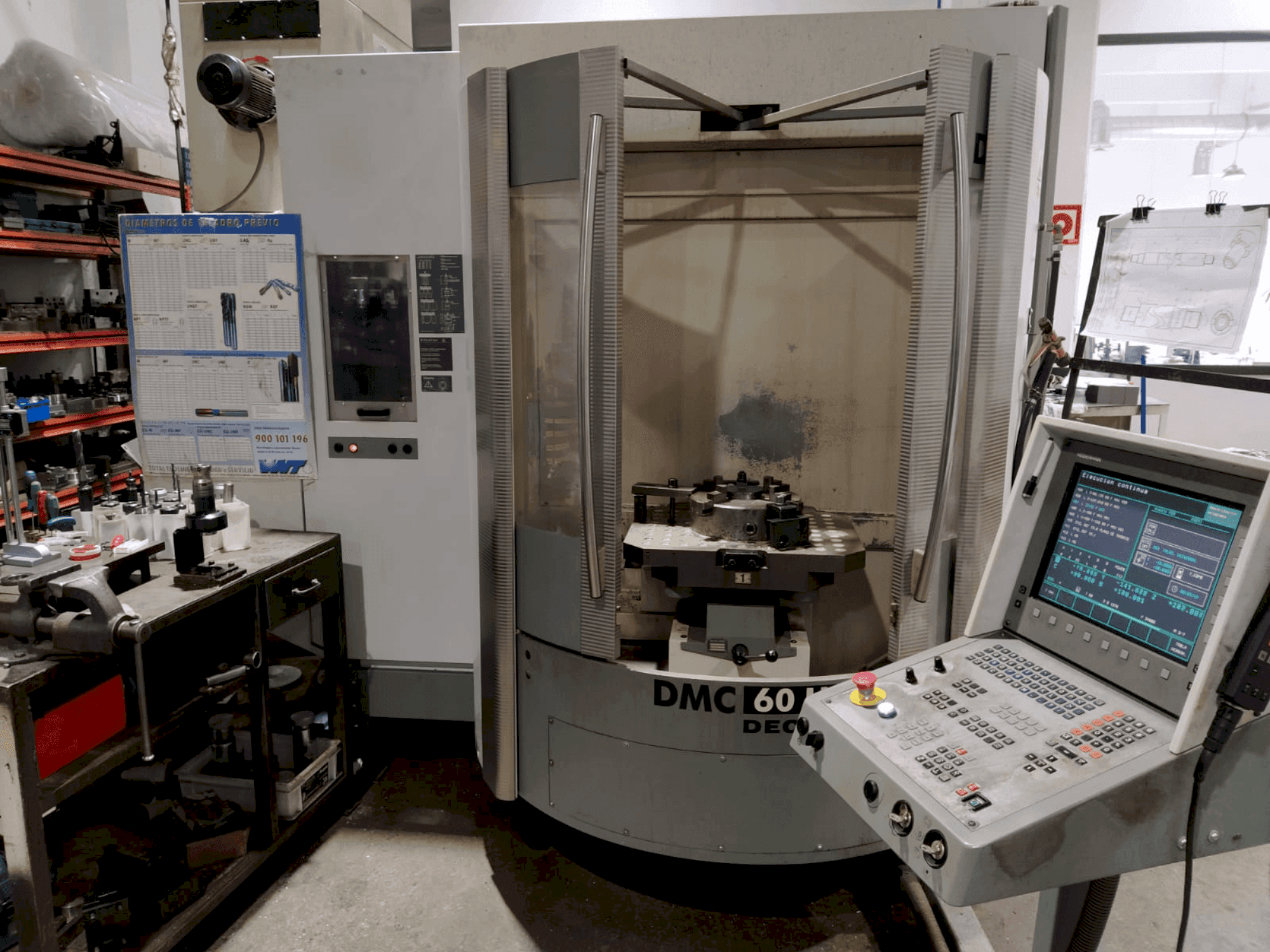 Vooraanzicht van DECKEL DMC 60 U hi-dyn machine