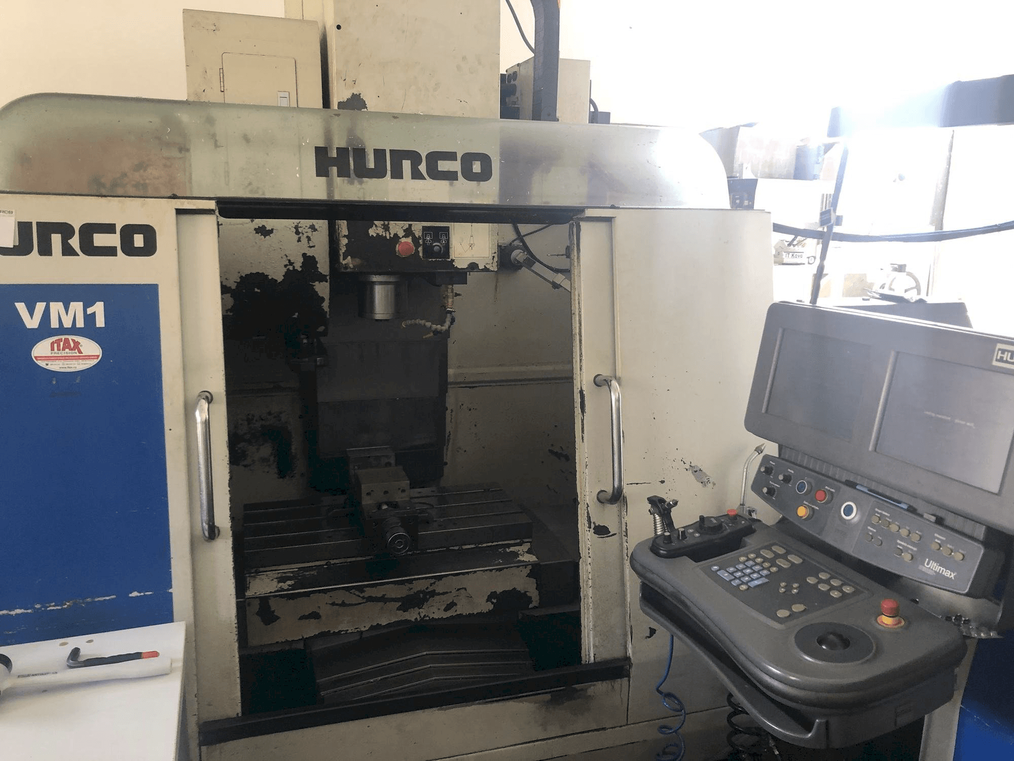 Vooraanzicht van Hurco VM 1 machine