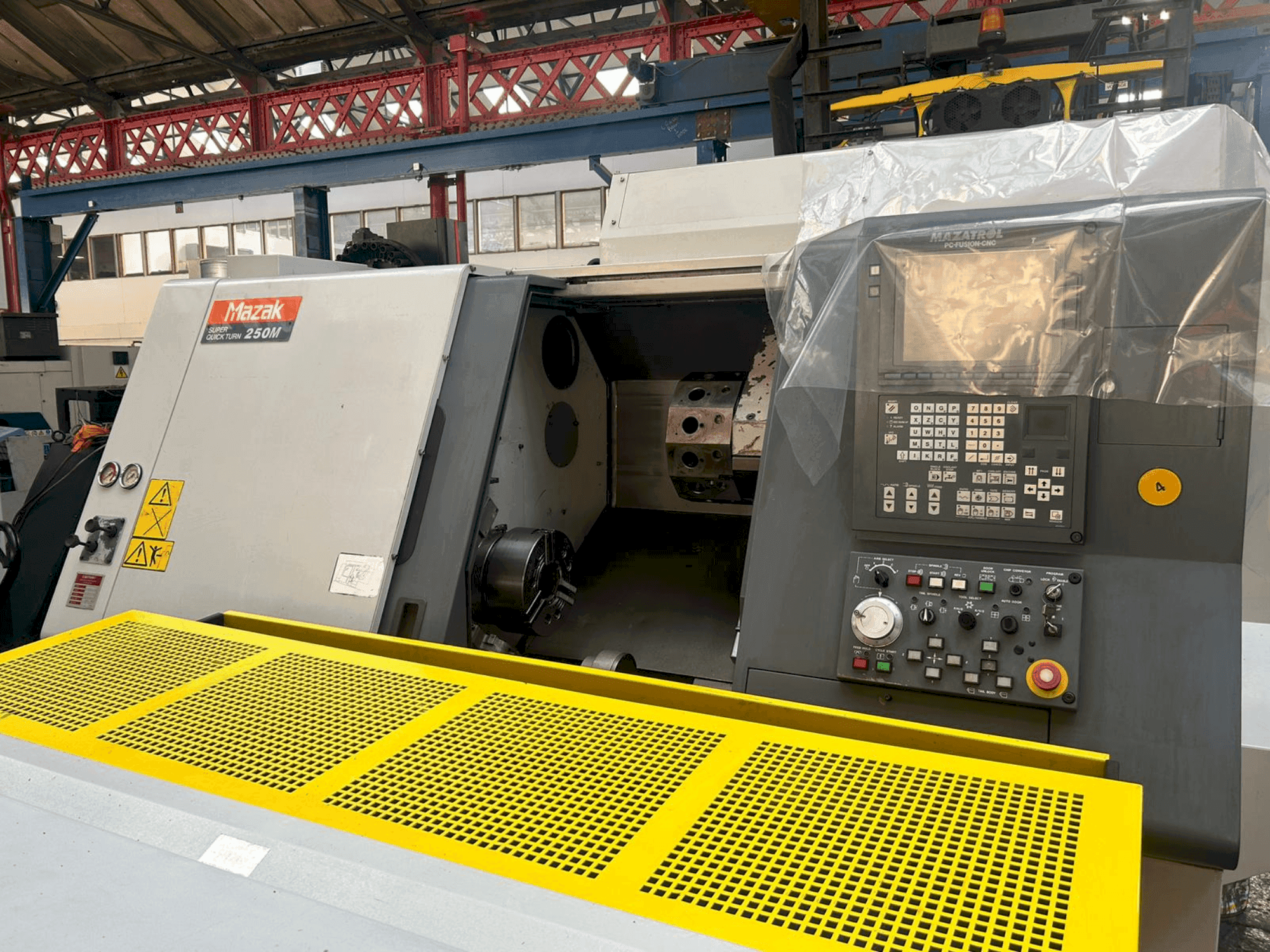 Vooraanzicht van Mazak SQT 250M machine