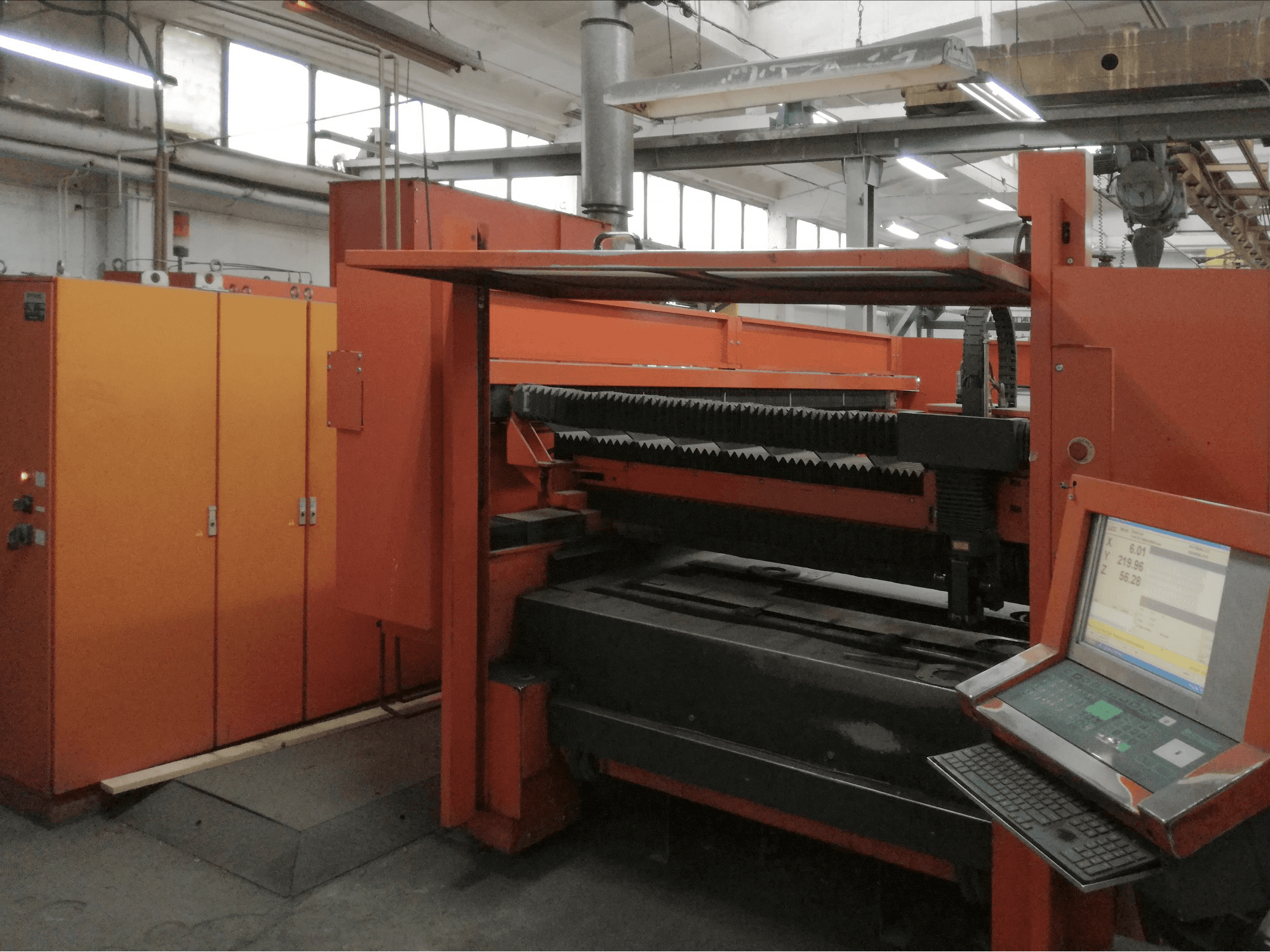 Recht aanzicht van Bystronic BySprint 3015 machine