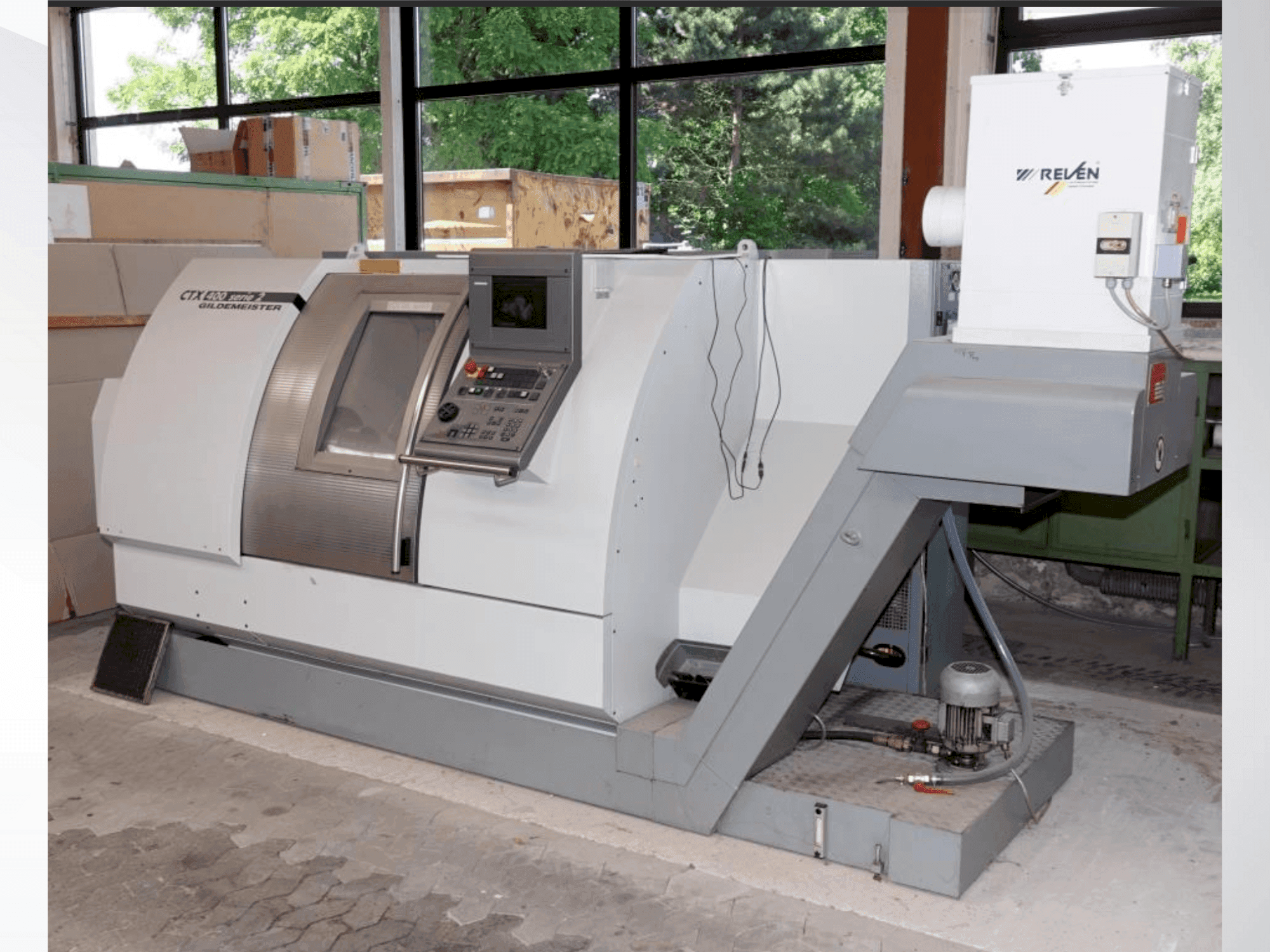 Vooraanzicht van Gildemeister CTX-400 S2 machine