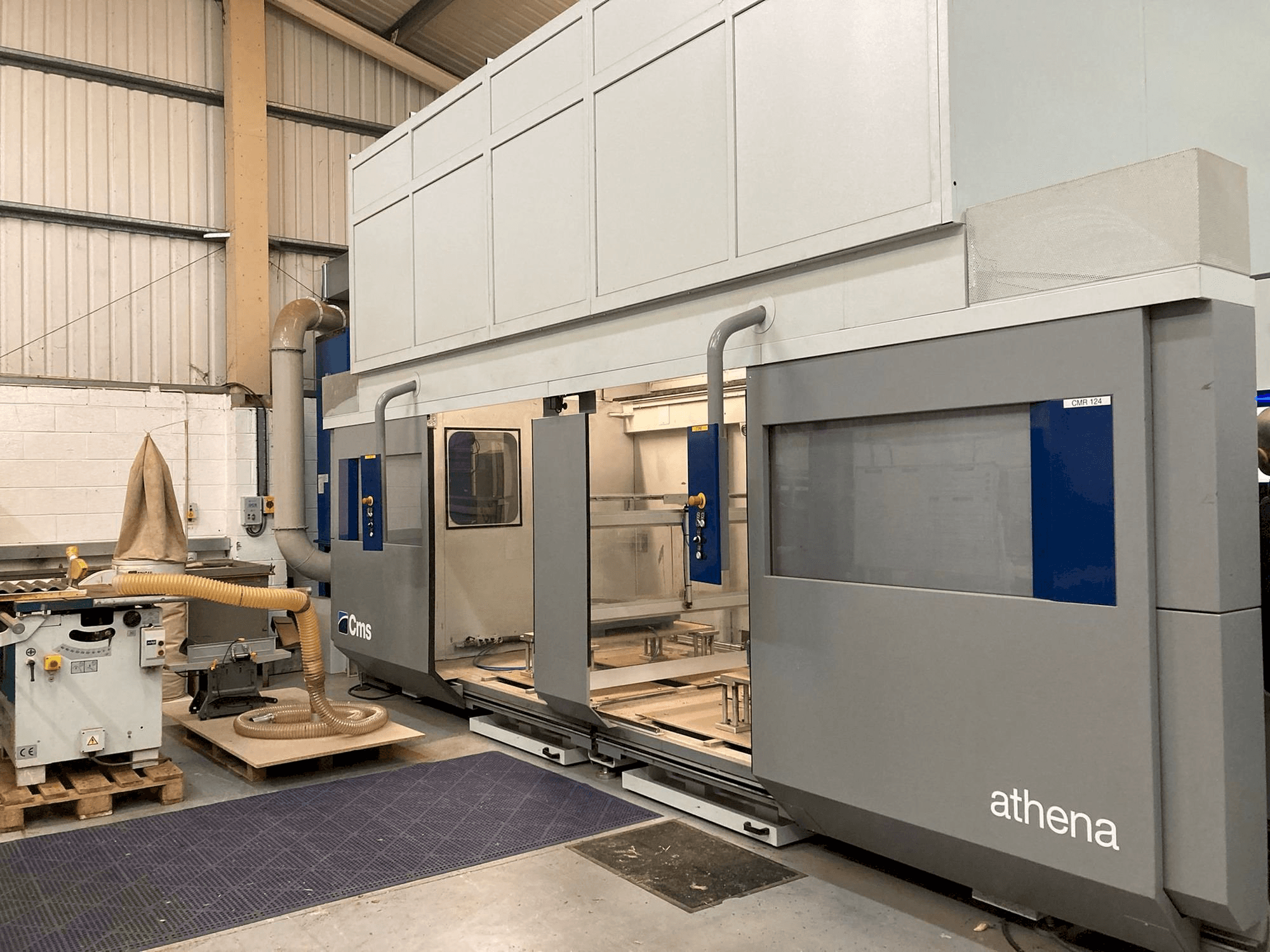 Vooraanzicht van CMS Athena machine