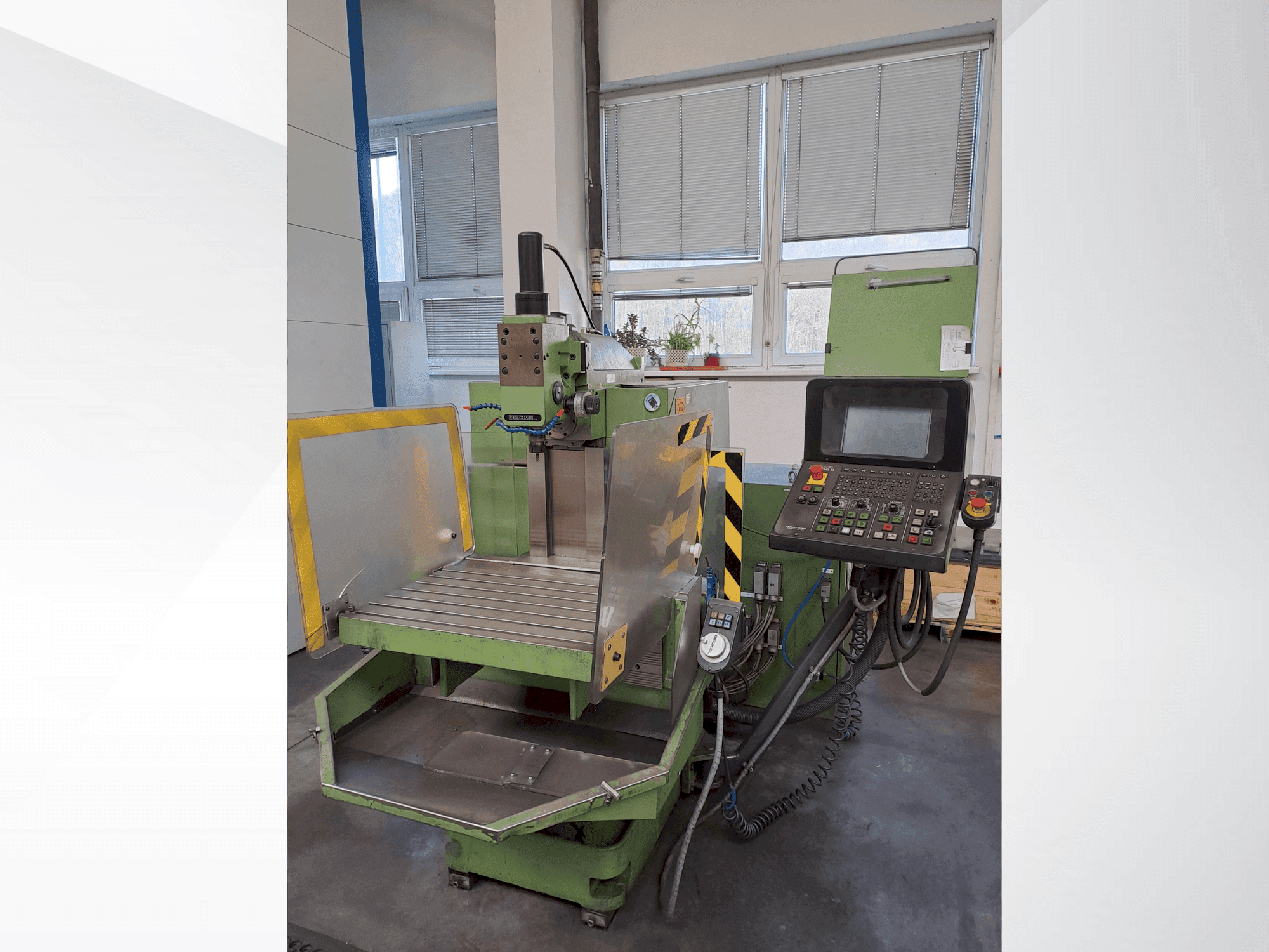 Vooraanzicht van DECKEL FP 3A (1999) machine