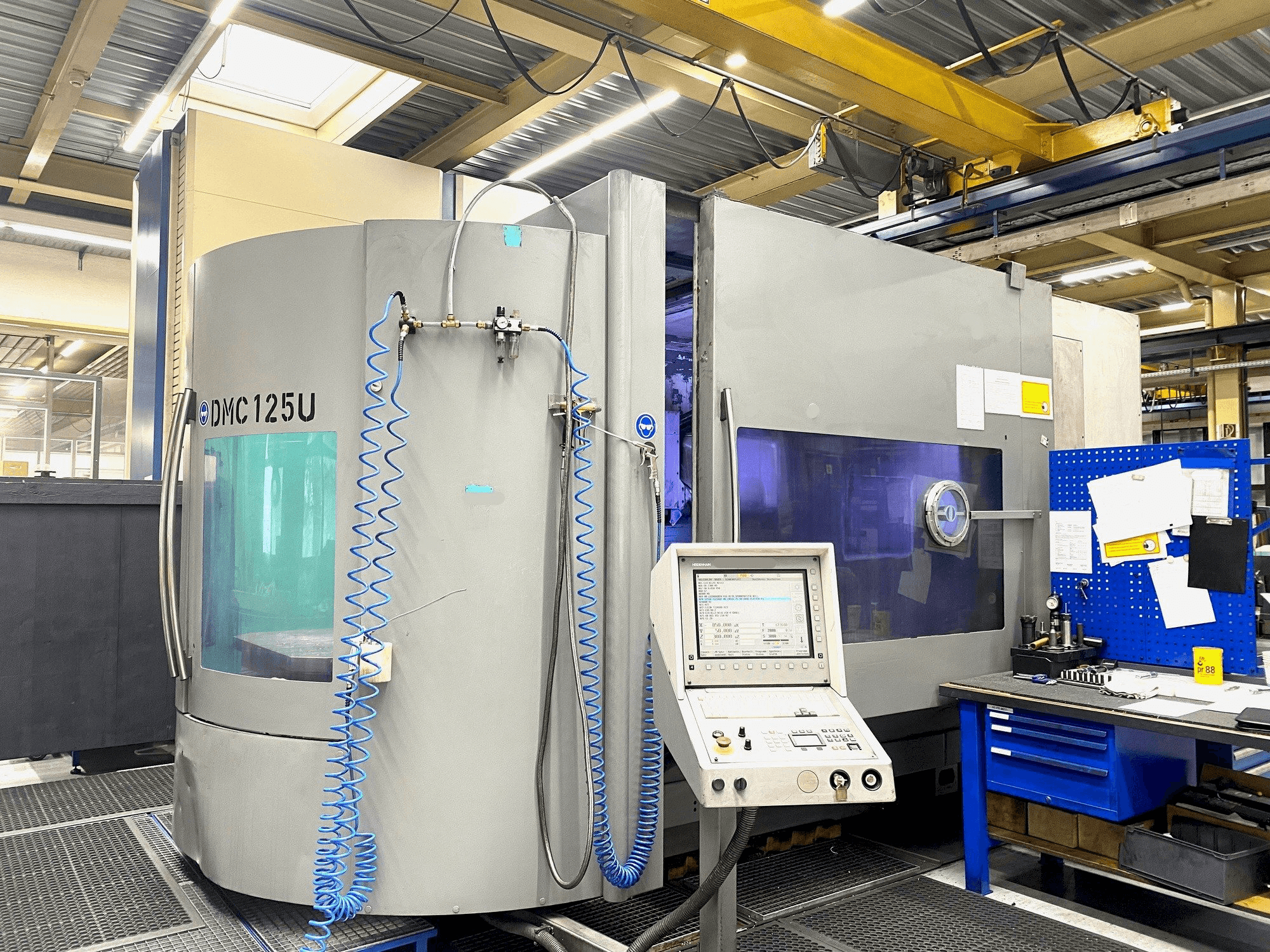 Vooraanzicht van DMG Deckel Maho DMC 125 U machine