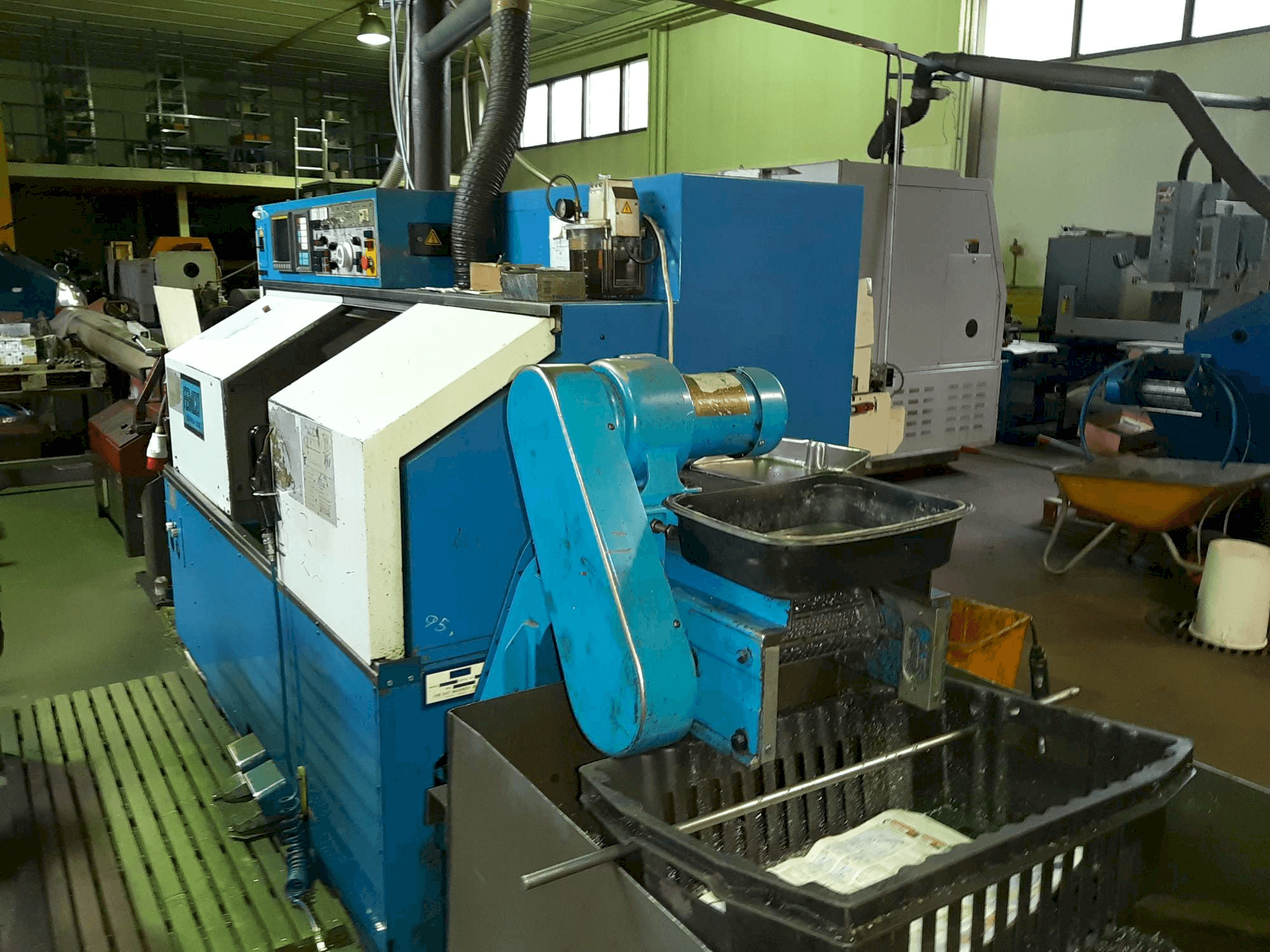 Vooraanzicht van FEMCO Durga 25E machine