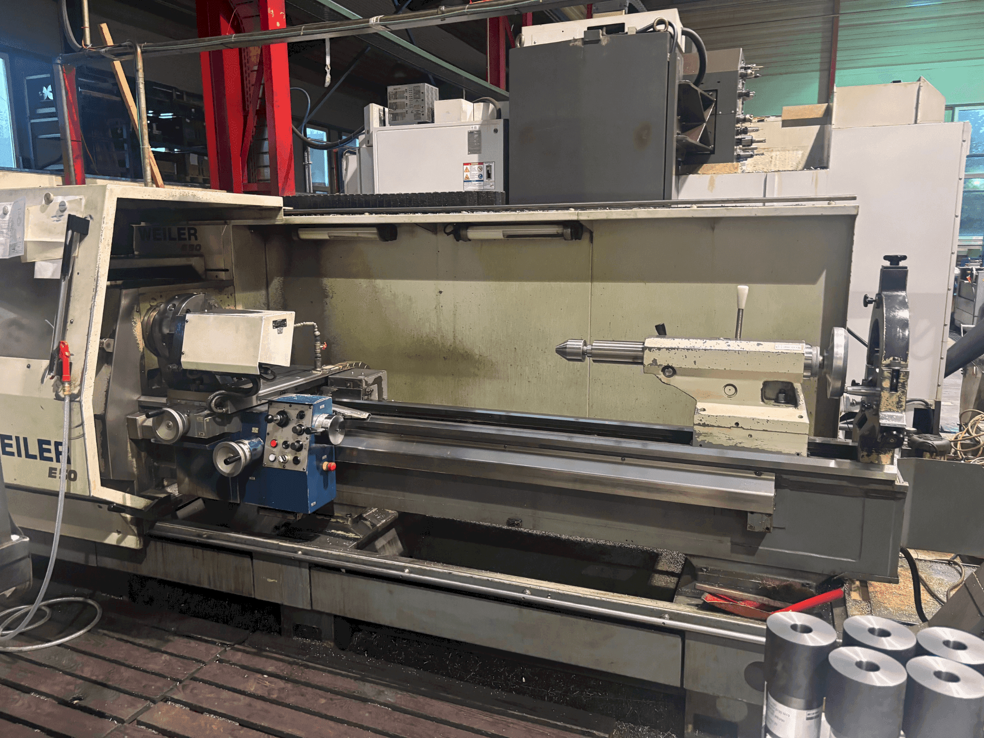 Vooraanzicht van Weiler E50 machine