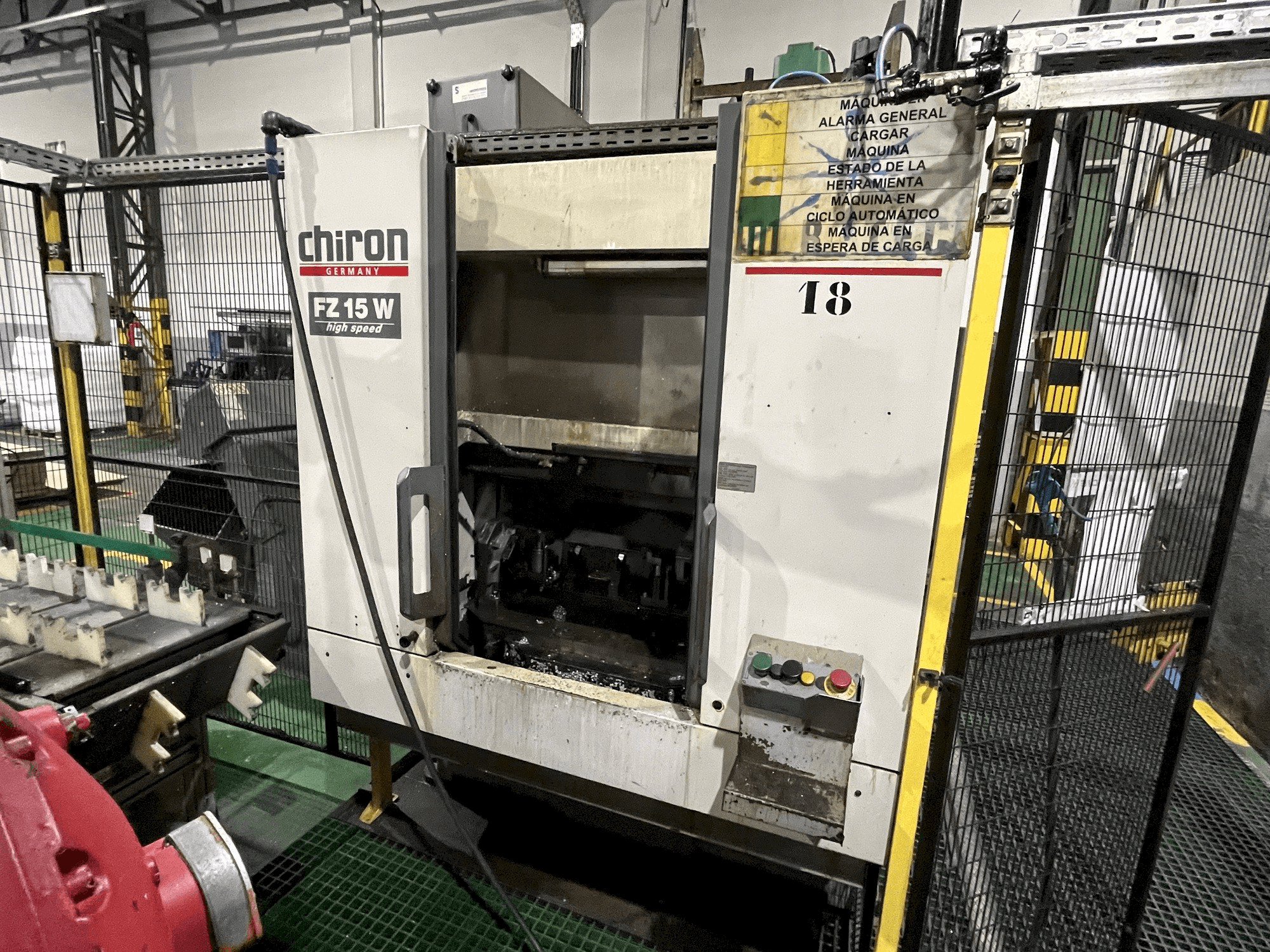 Vooraanzicht van CHIRON FZ15W machine