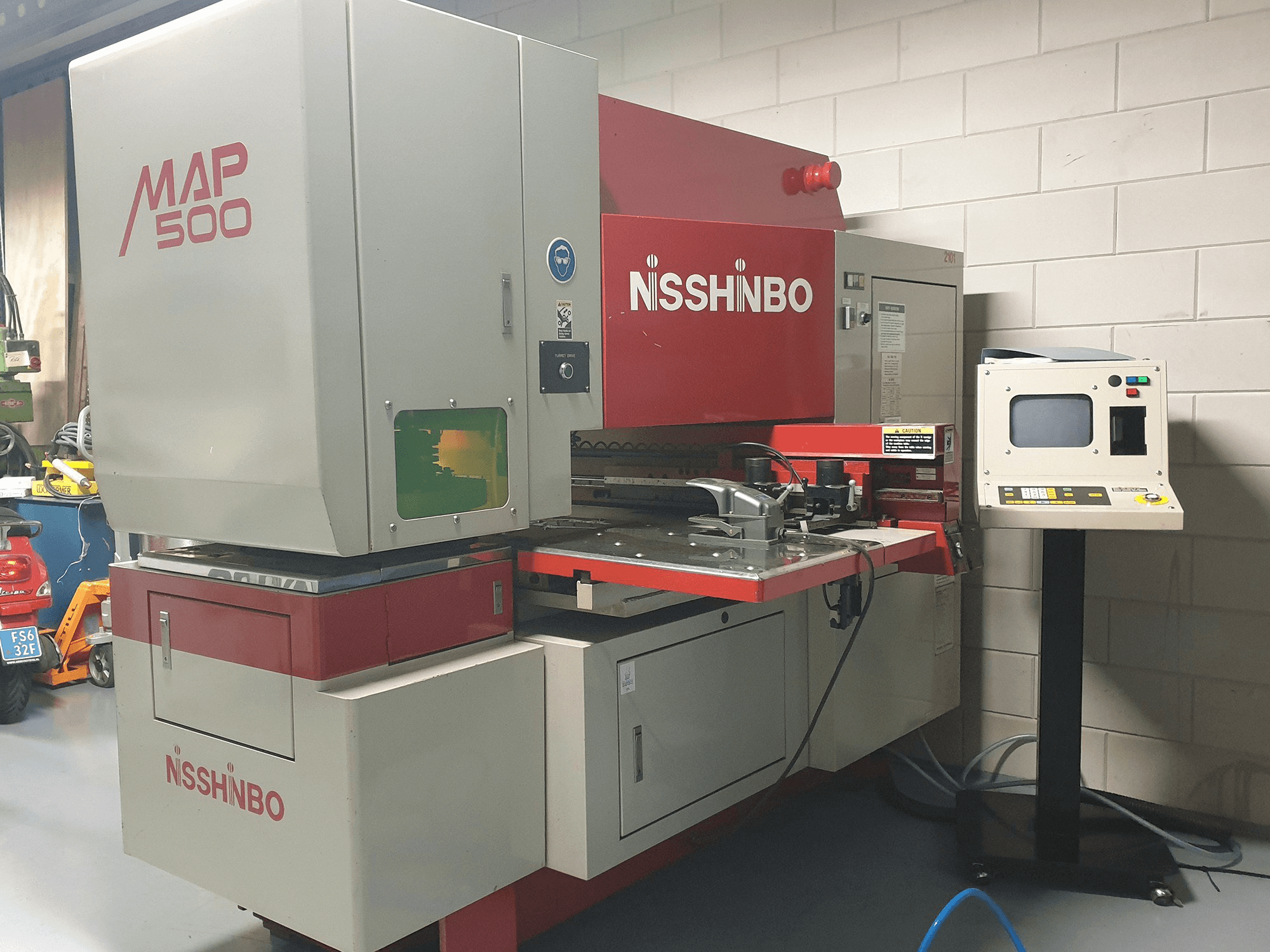 Links zicht van Nisshinbo MAP 500 machine