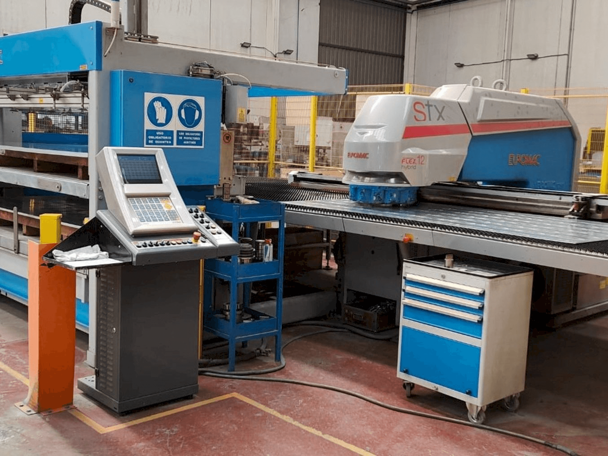 Vooraanzicht van Euromac STX Plus 1250/30-2500 Flex 12 Hybrid machine