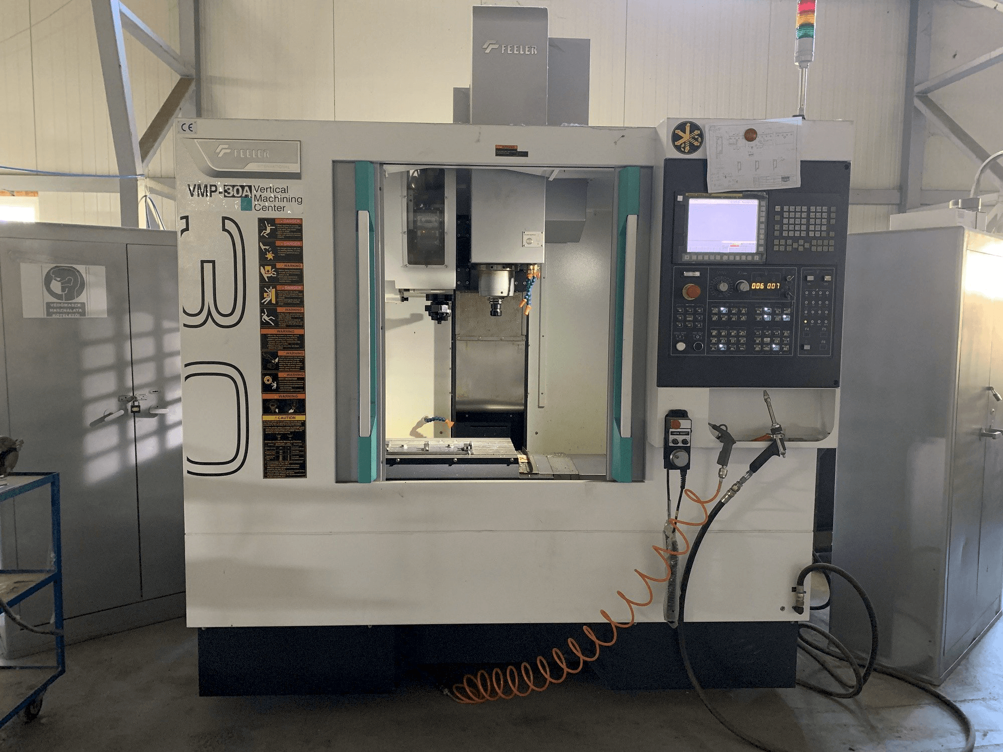 Vooraanzicht van Feeler VMP 30 machine