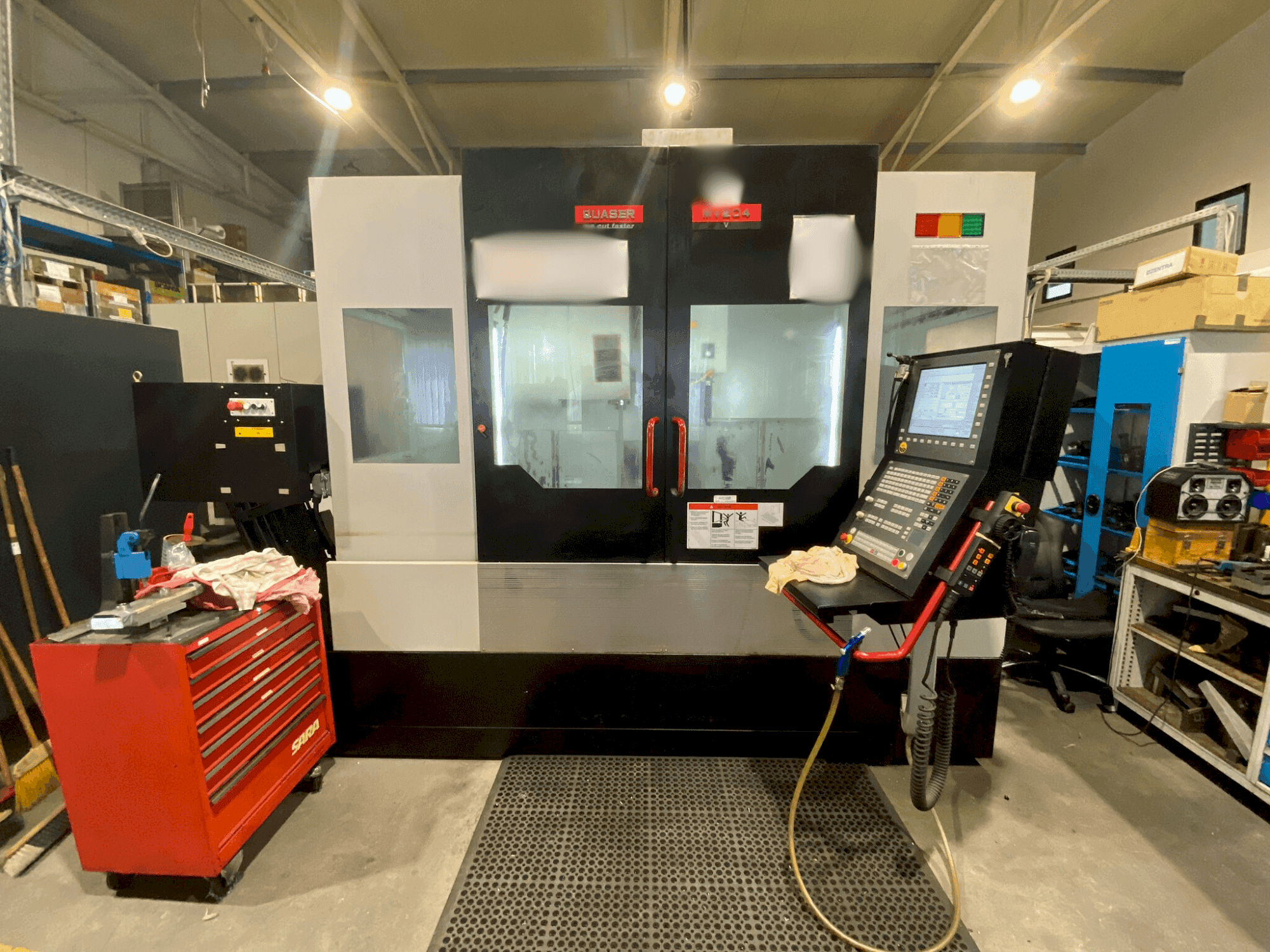 Vooraanzicht van Quaser MV204 machine