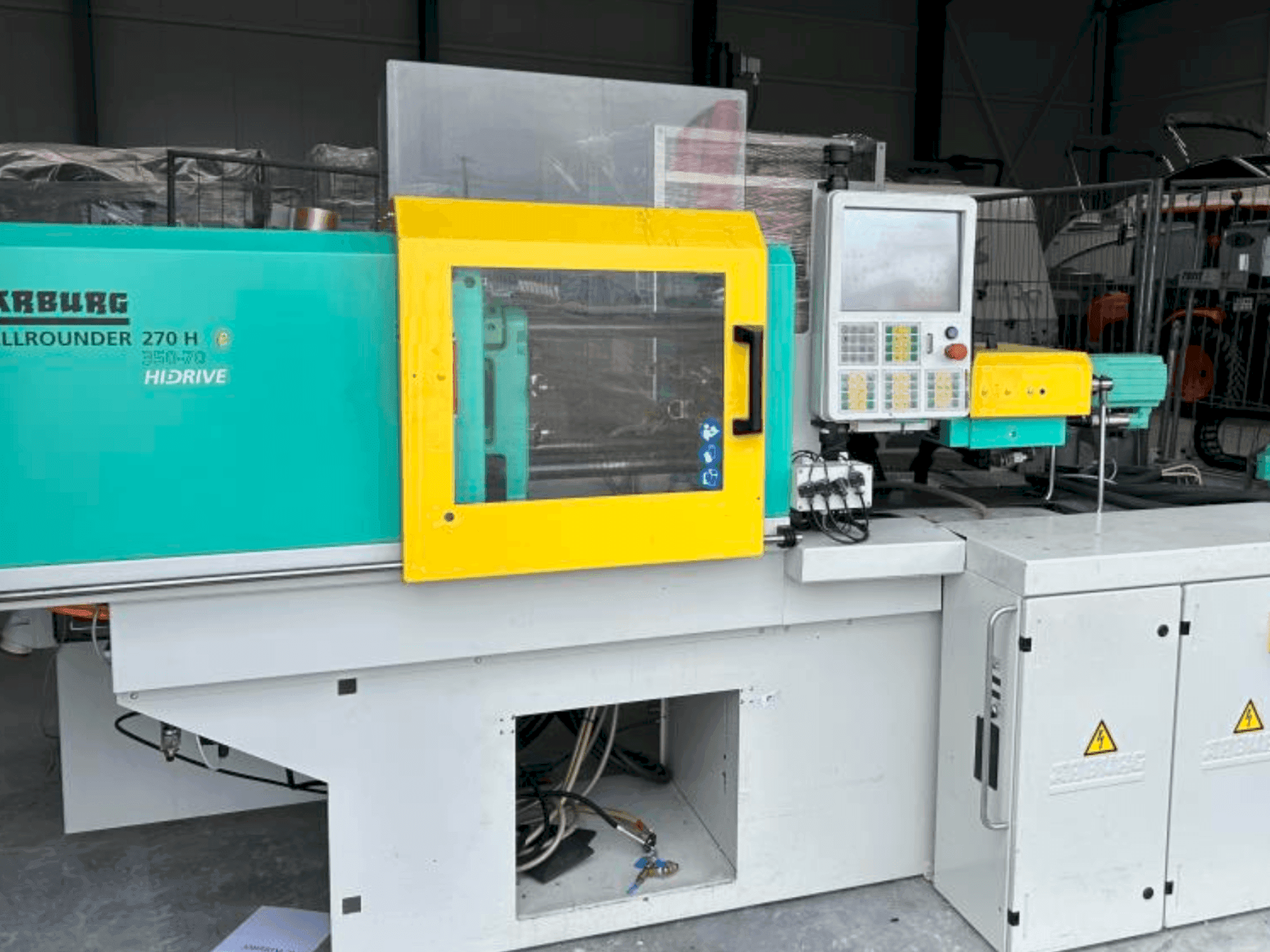 Vooraanzicht van Arburg Allrounder 270 H 350-70 machine