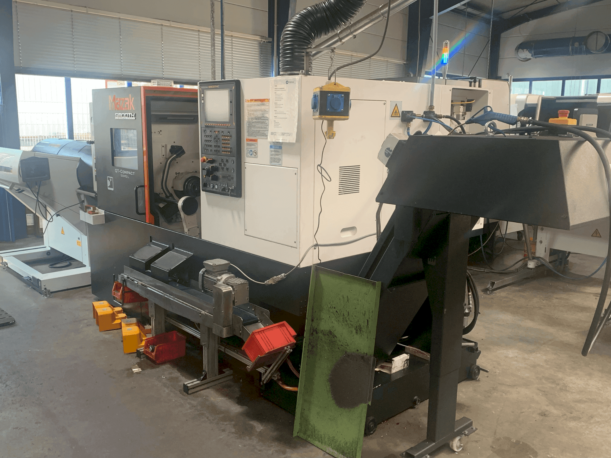 Vooraanzicht van Mazak QTC 100 MSL machine