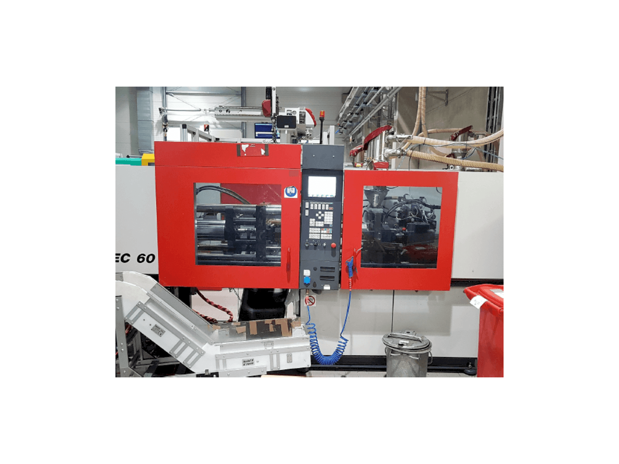 Vooraanzicht van FERROMATIK MILACRON 600-355 K-TEC machine