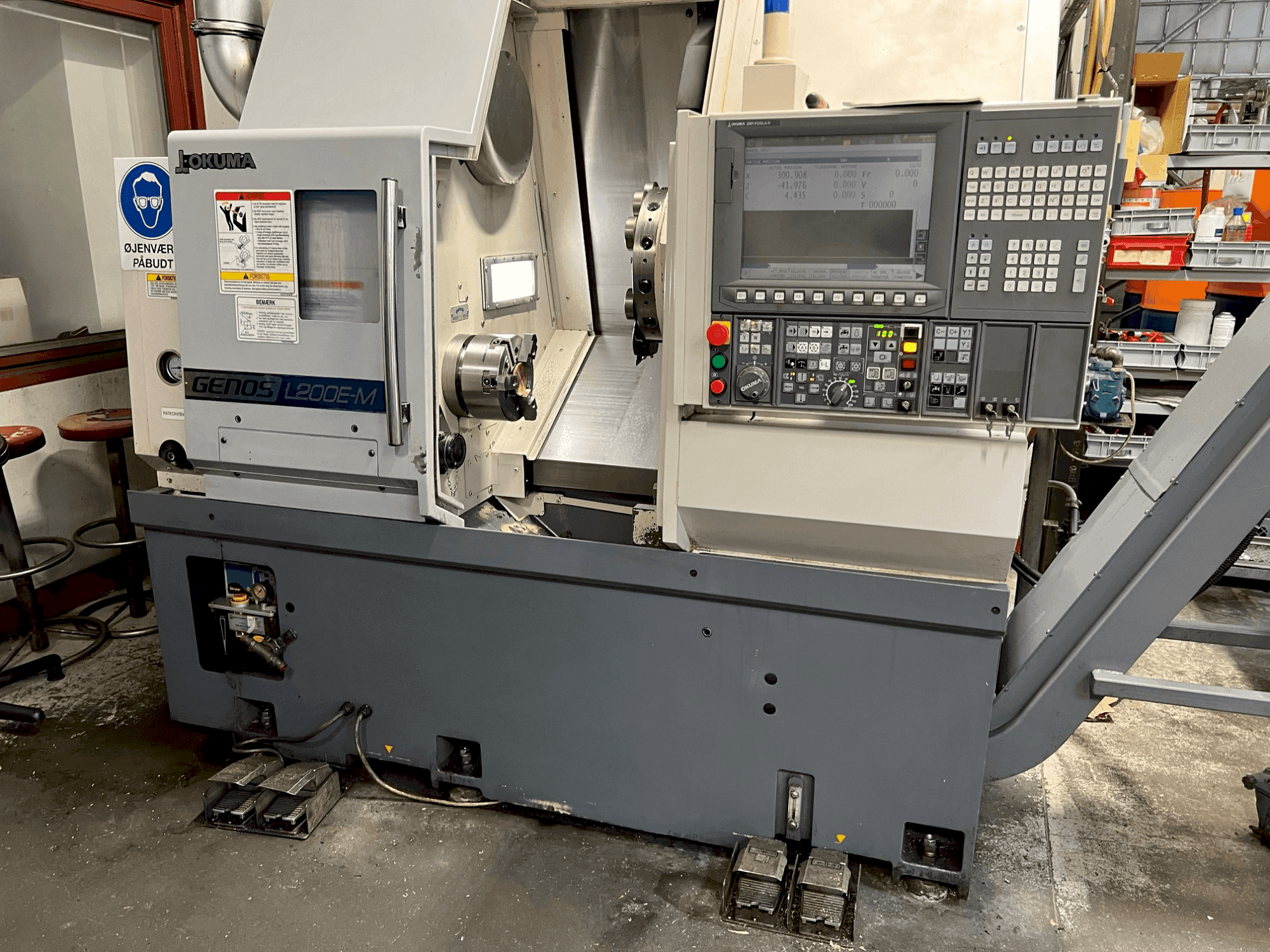 Vooraanzicht van Okuma GENOS L200E MY machine