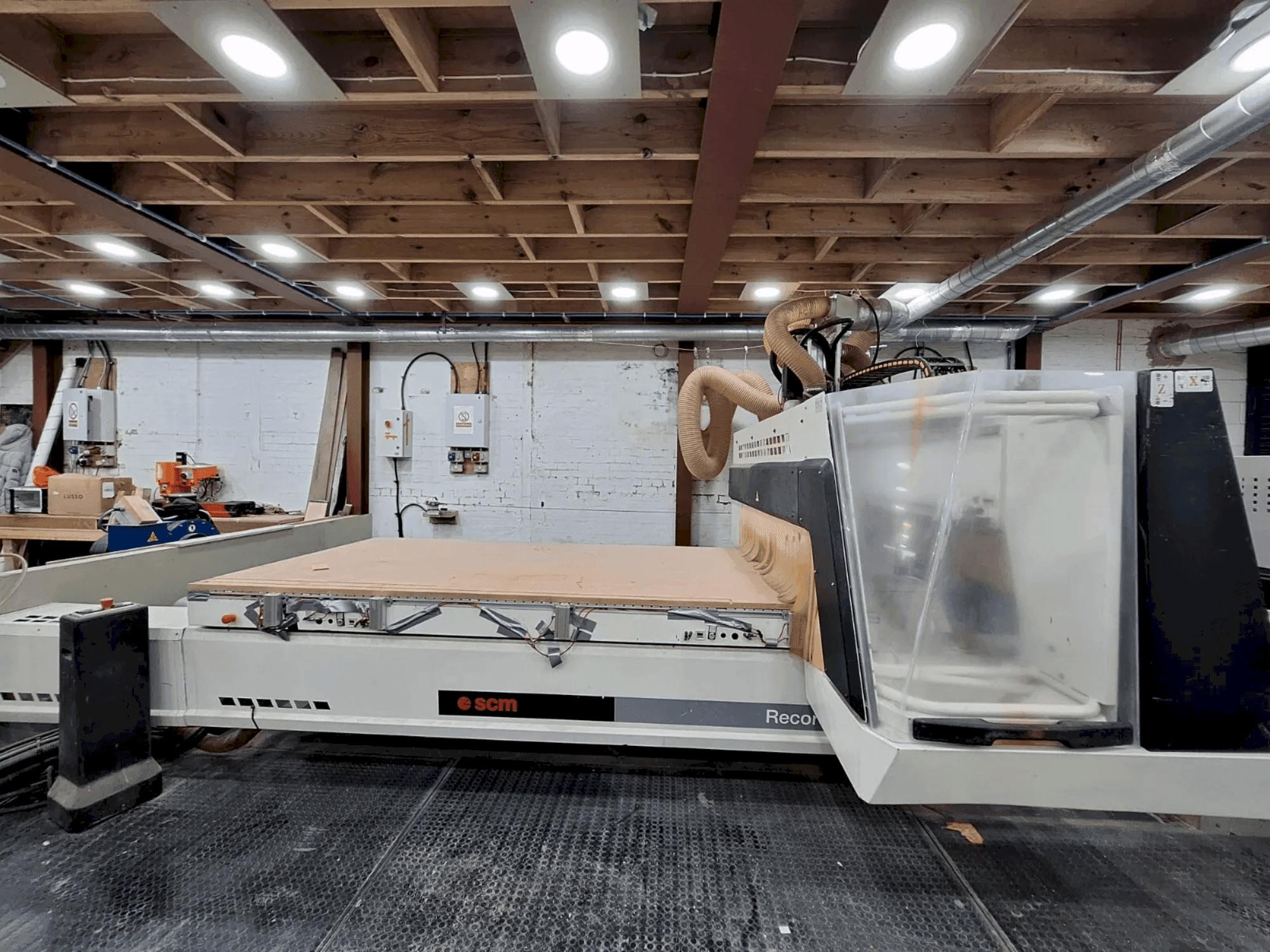 Vooraanzicht van SCM Record 125 N machine