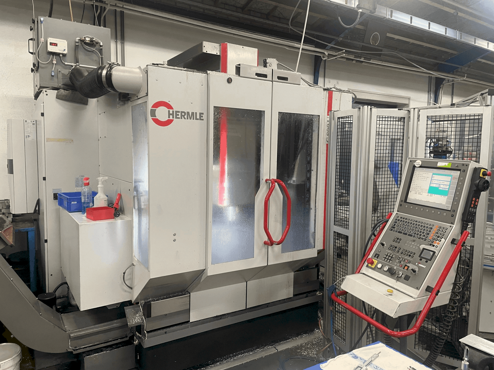 Vooraanzicht van HERMLE C 800 U machine