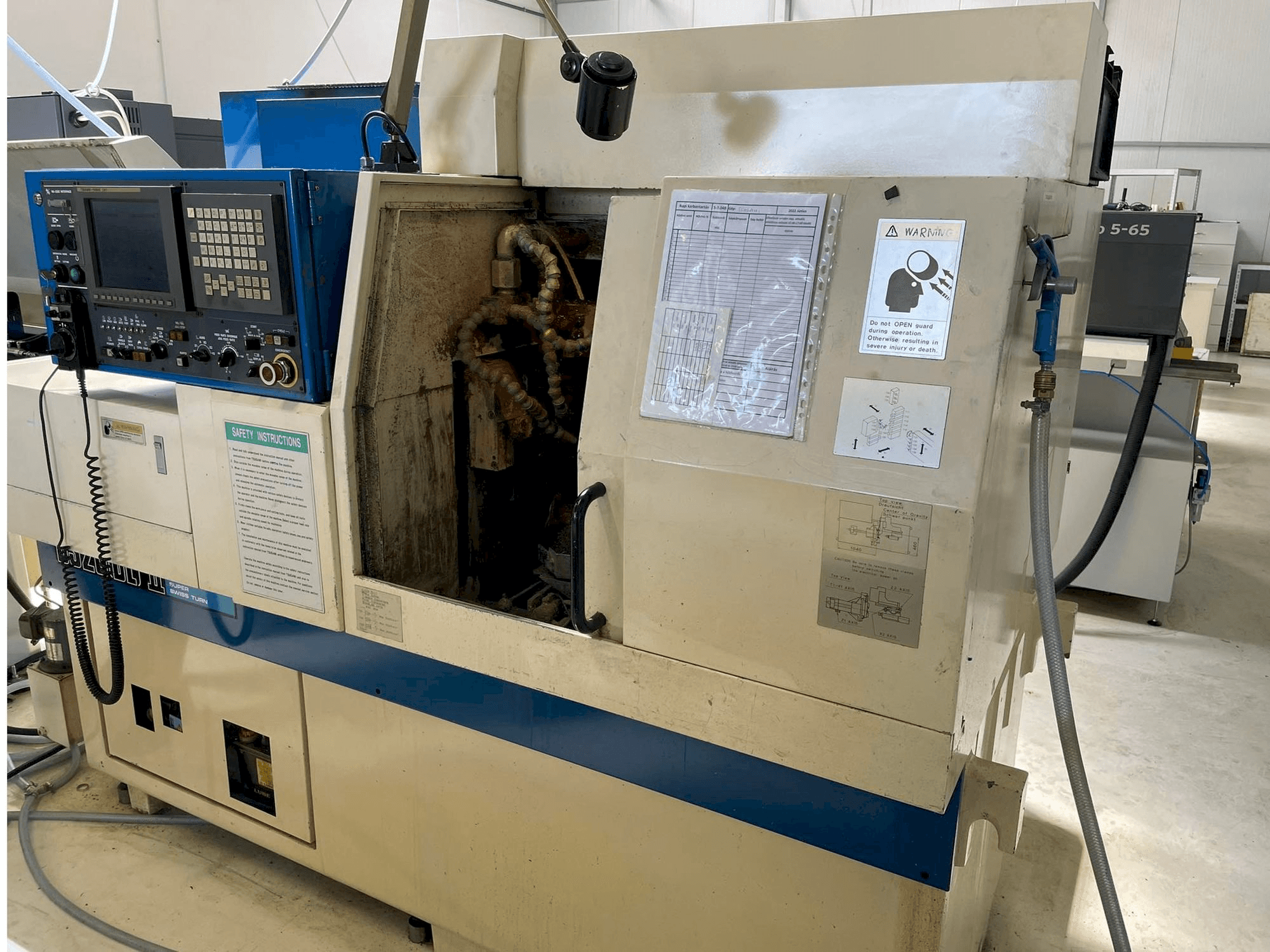 Rechts zijaanzicht van TSUGAMI BS20-II machine