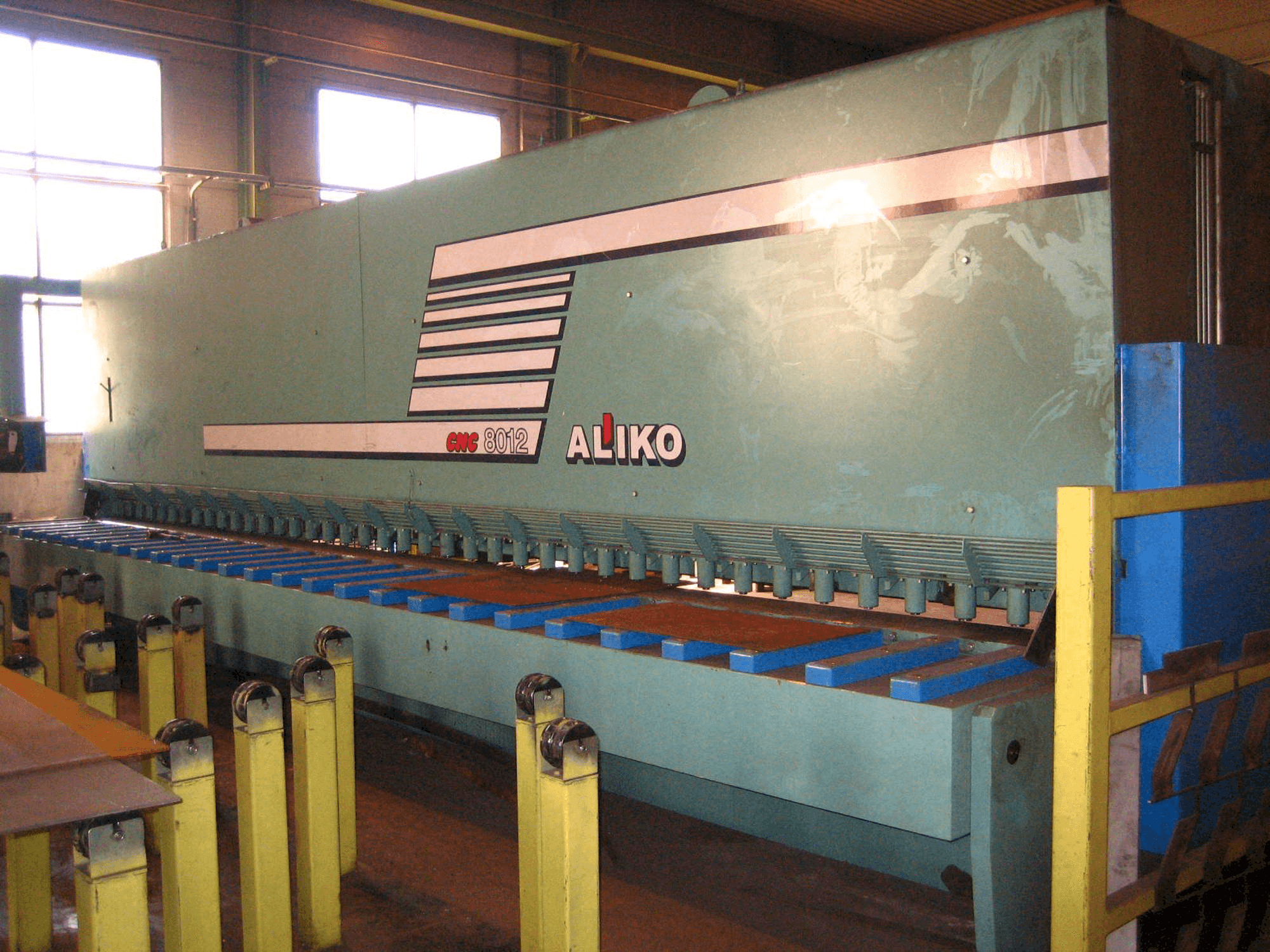 Vooraanzicht van ALIKO 8000/12 machine
