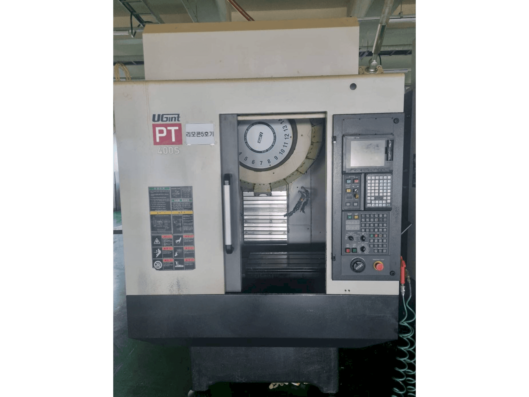 Vooraanzicht van UGINT PT400S machine