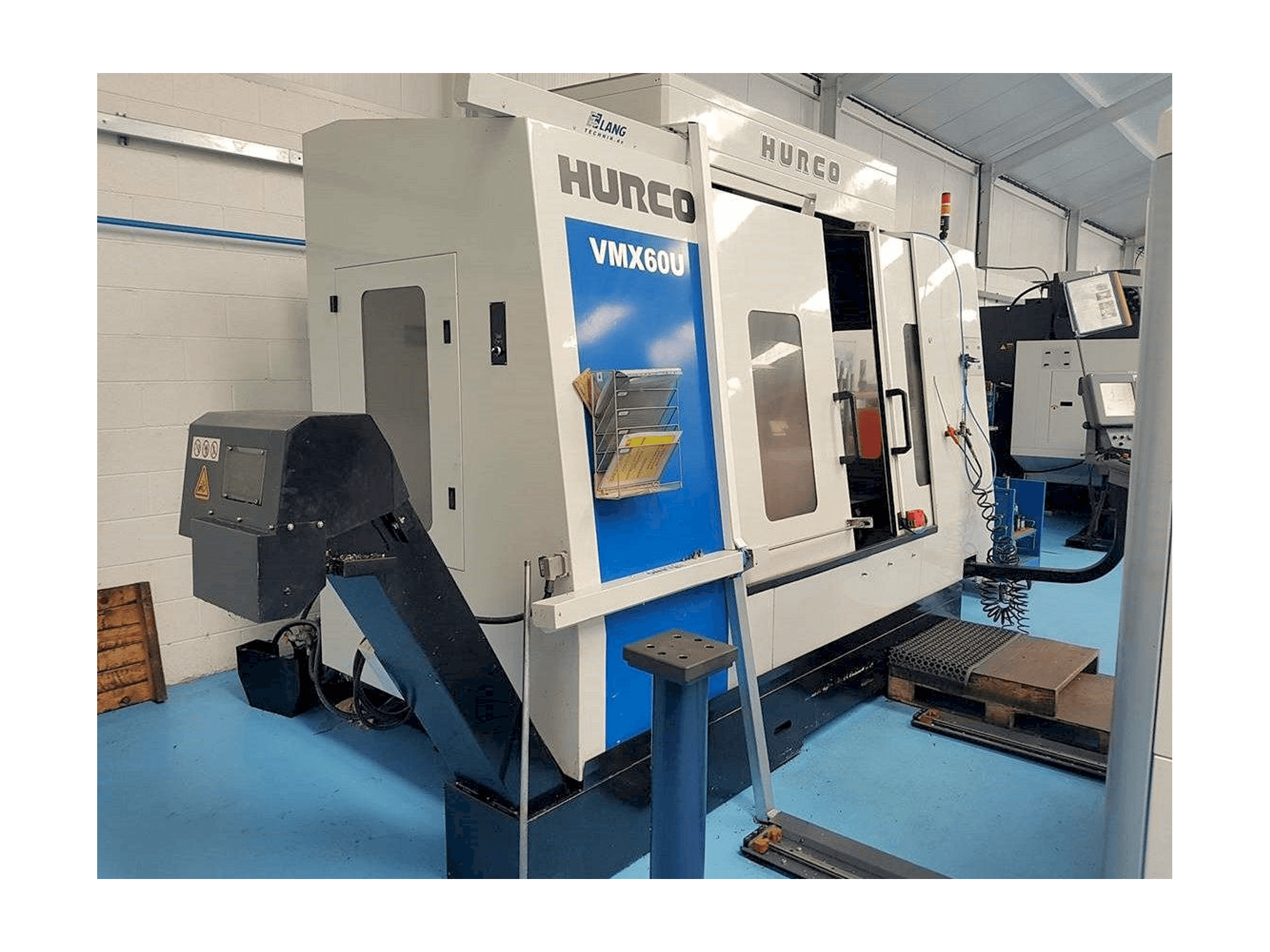 Vooraanzicht van Hurco VMX 60U machine