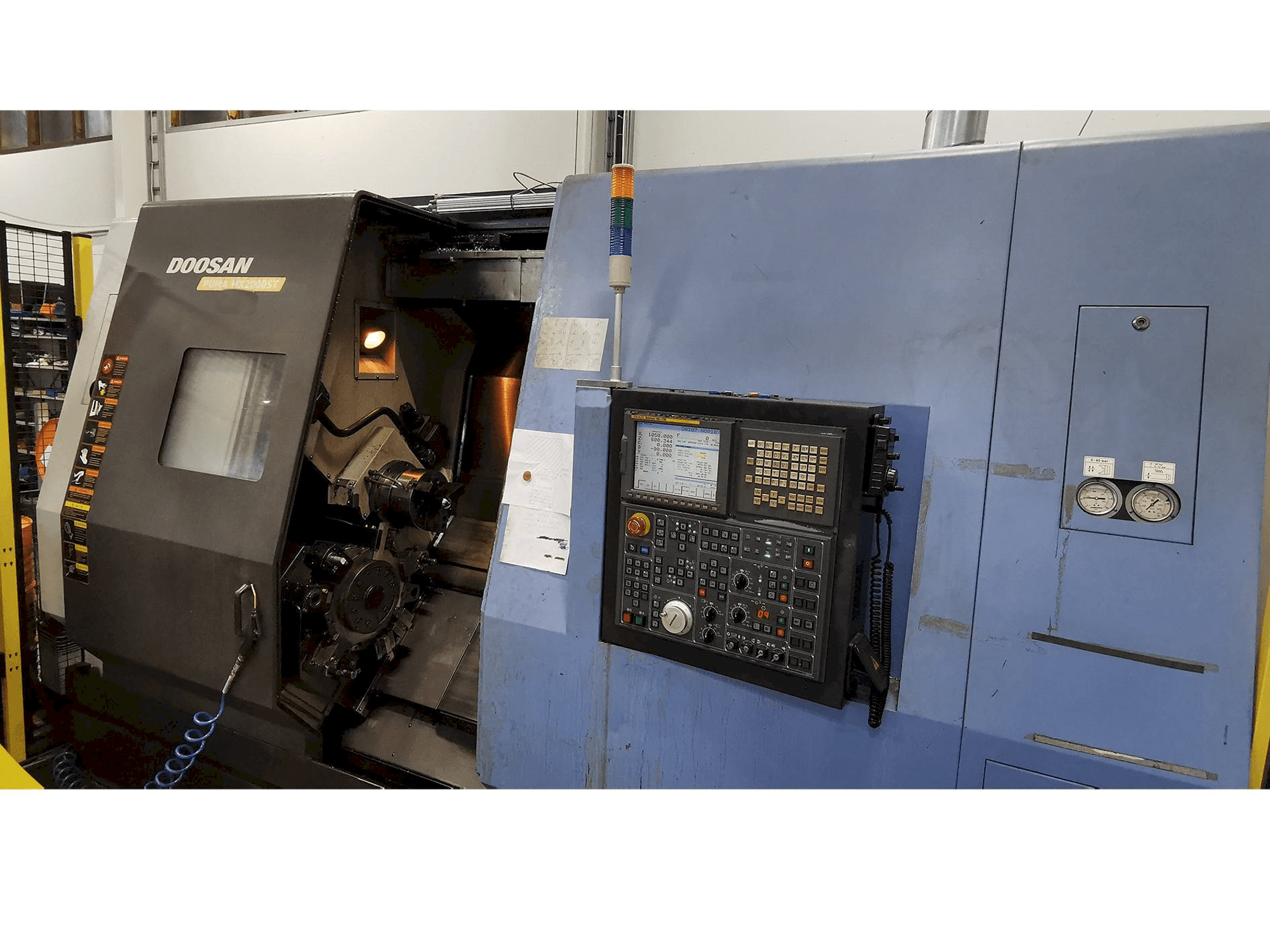 Vooraanzicht van Doosan Puma MX 2000 ST machine