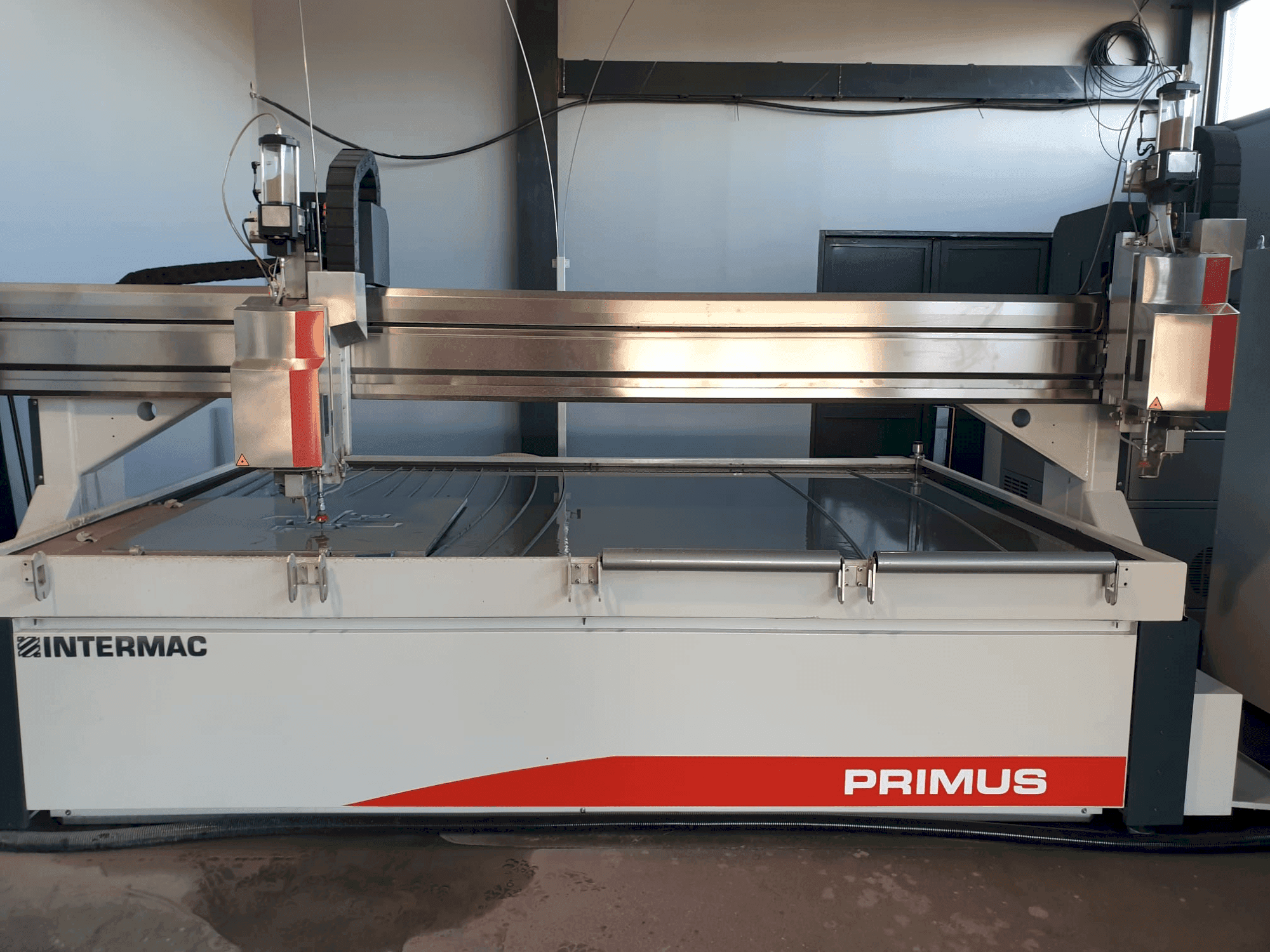 Vooraanzicht van Intermac Primus 322 machine