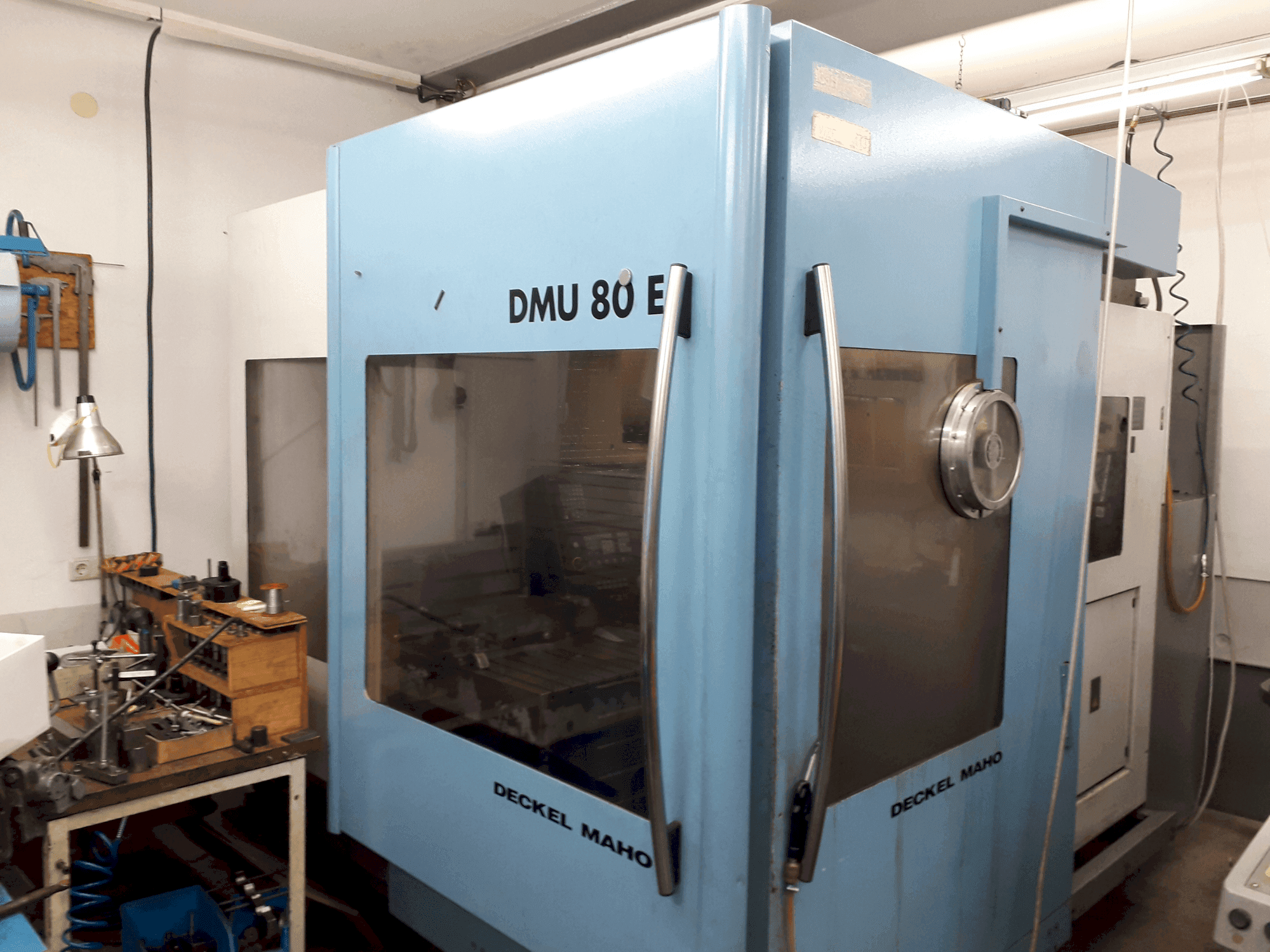 Vooraanzicht van DECKEL MAHO DMU 80E machine