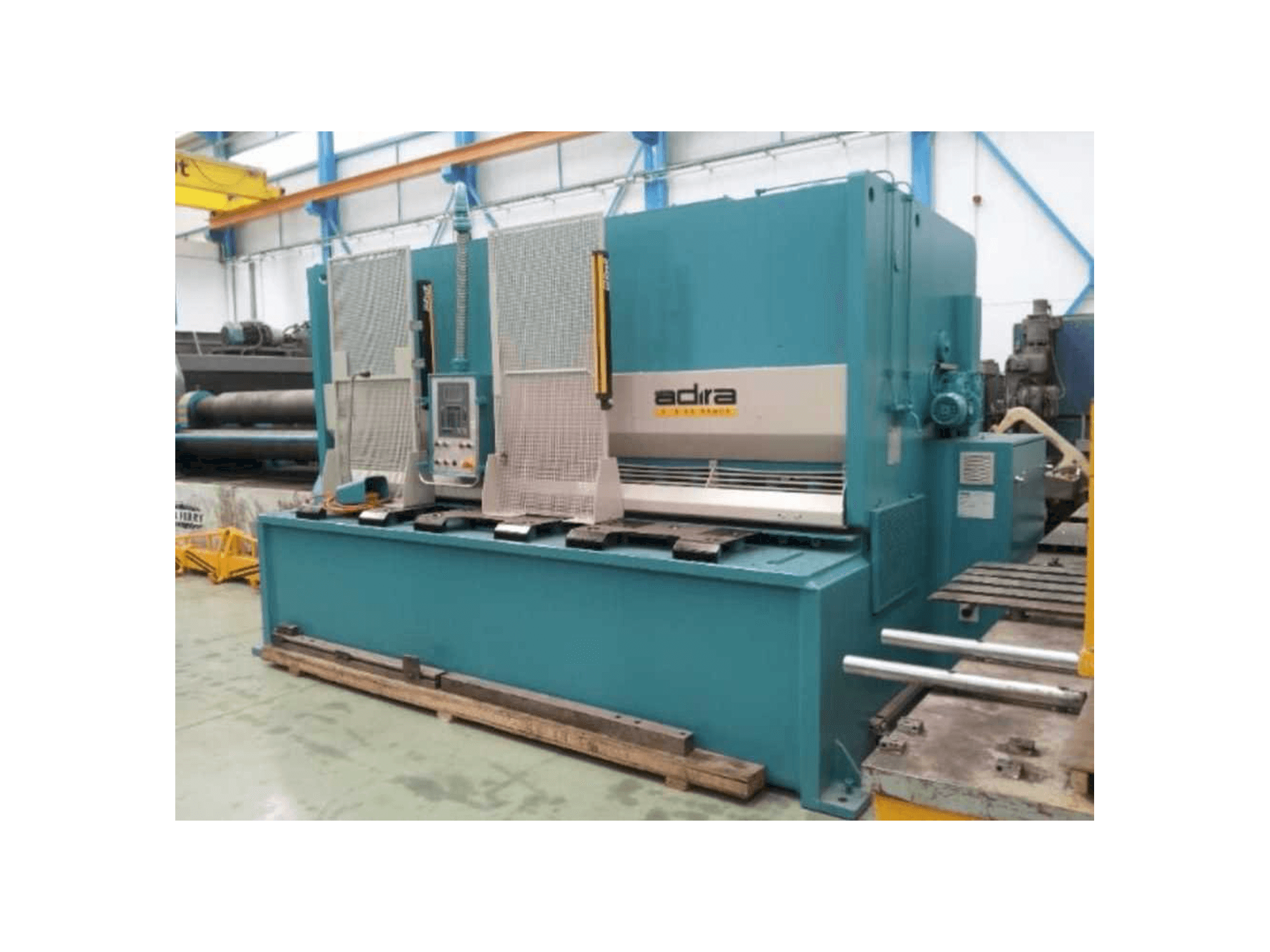 Vooraanzicht van ADIRA GVX 2030 machine