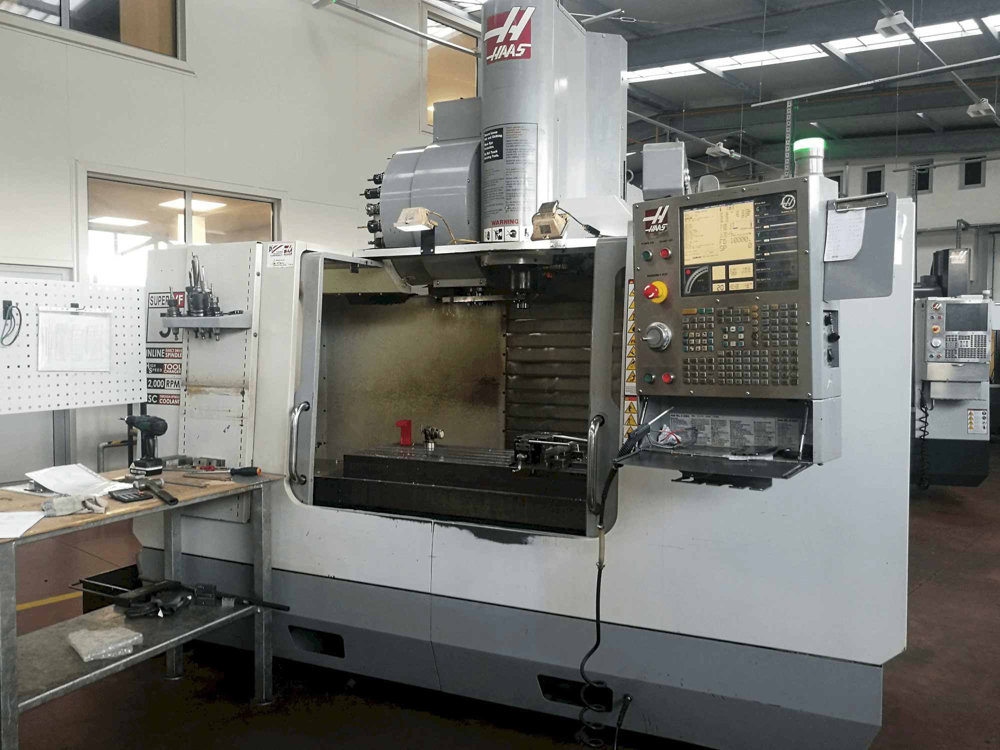 Vooraanzicht van HAAS VF-3SSHE machine