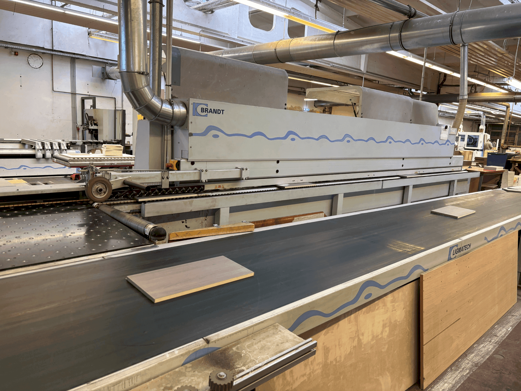 Vooraanzicht van BRANDT KDF 680 machine