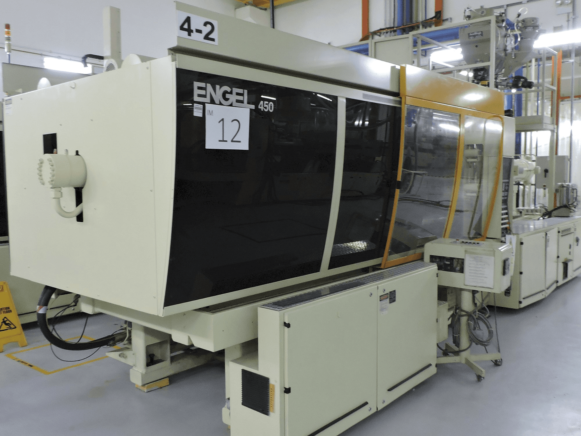 Vooraanzicht van ENGEL ES1300/450 BHP machine