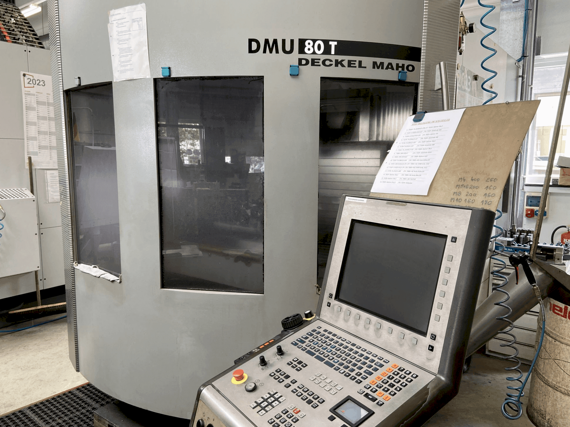Vooraanzicht van DECKEL MAHO DMU 80 T machine