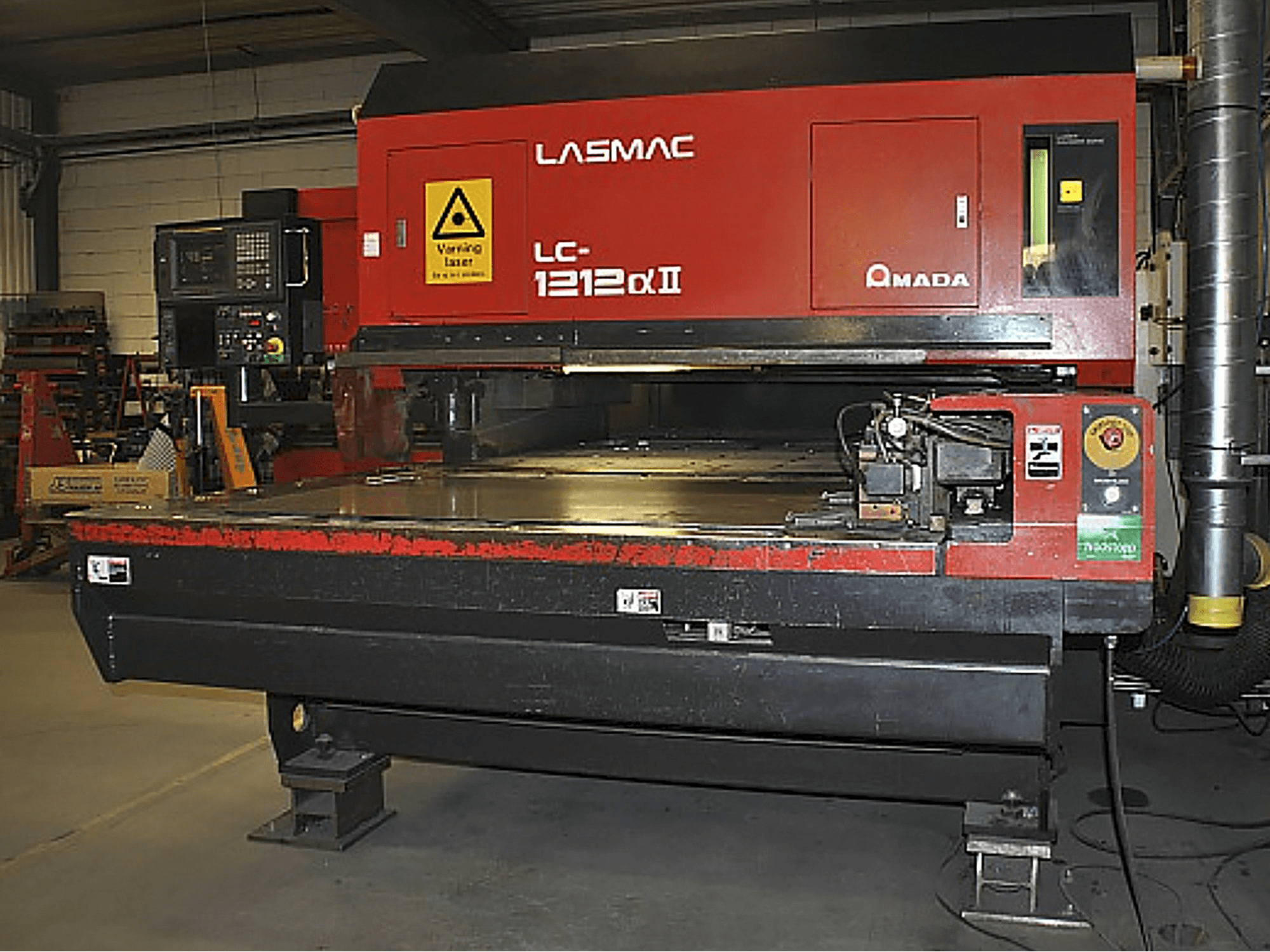 Vooraanzicht van AMADA LC-1212 Alpha II machine