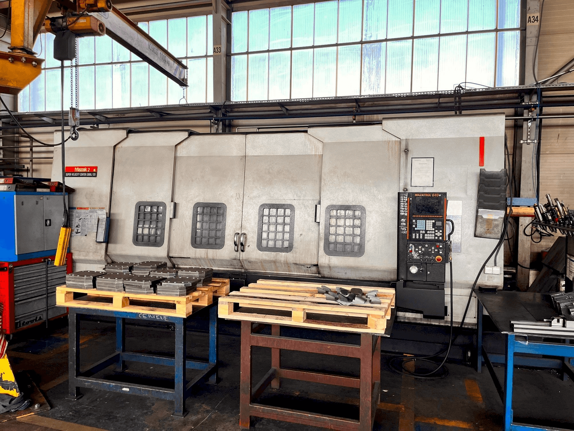 Vooraanzicht van Mazak SVC 2000L/120 machine