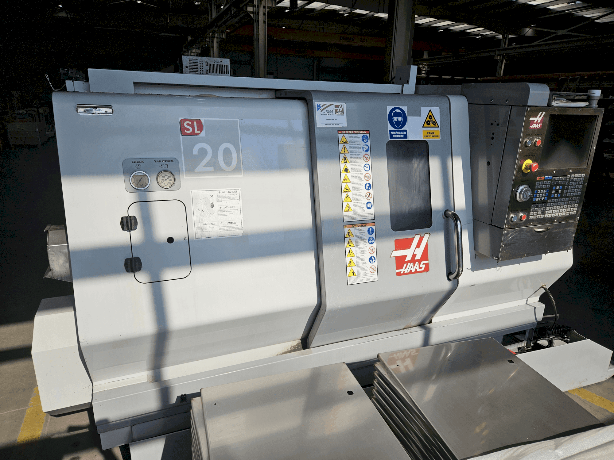 Vooraanzicht van HAAS SL-20 TBHE machine