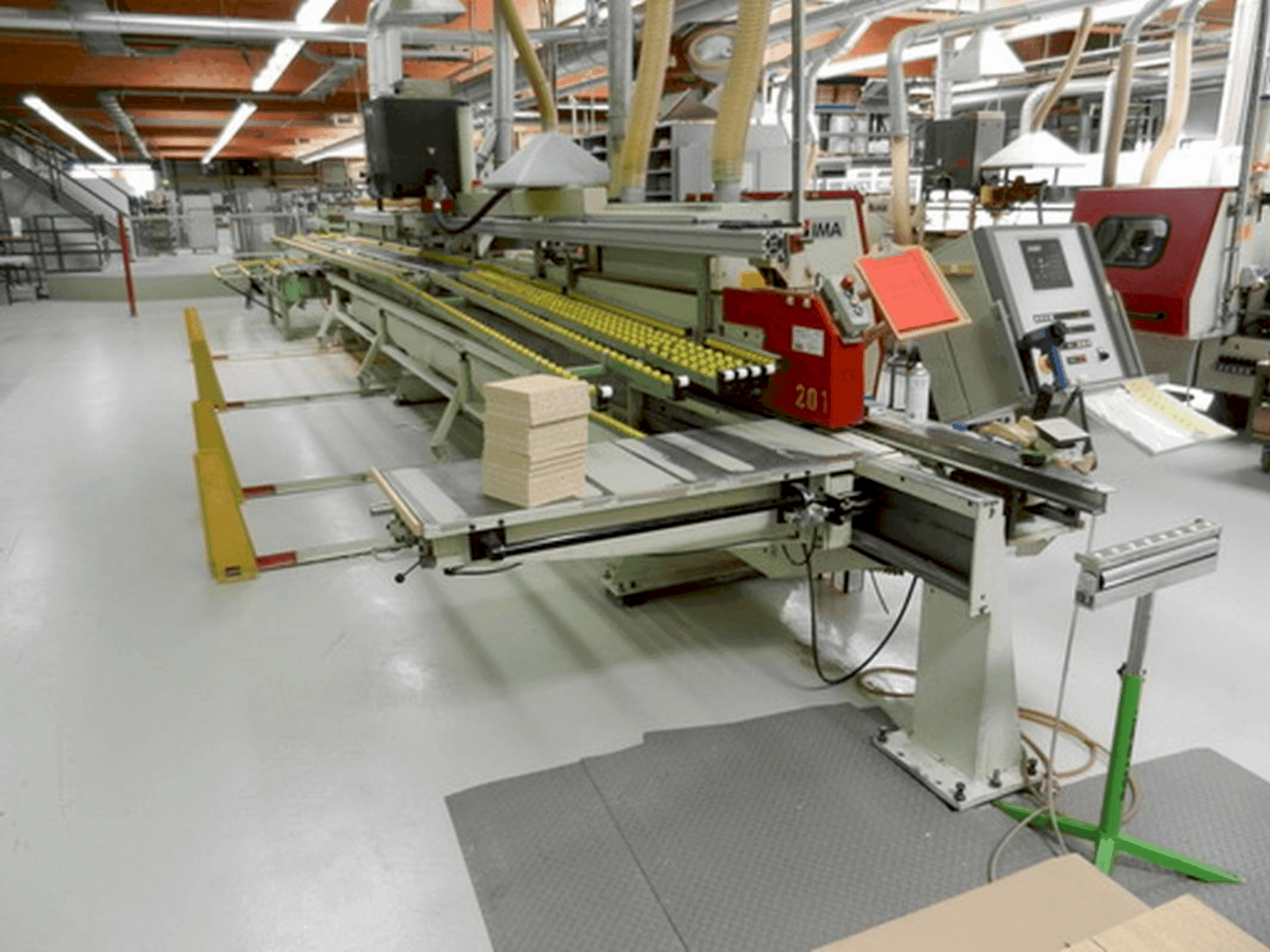 Vooraanzicht van LIGMATECH ZHR 15/XX/RE machine