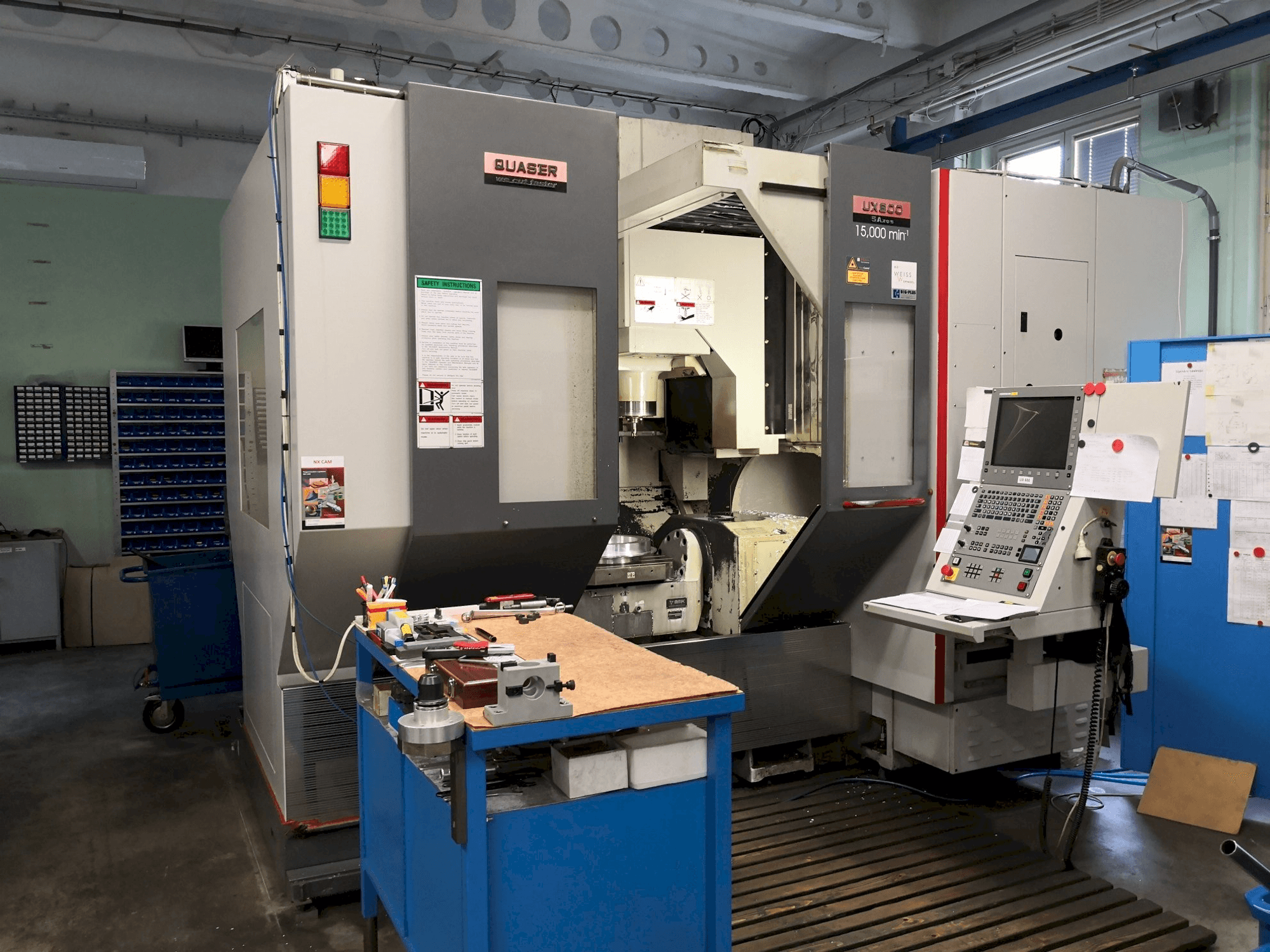 Vooraanzicht van Quaser UX-600 machine