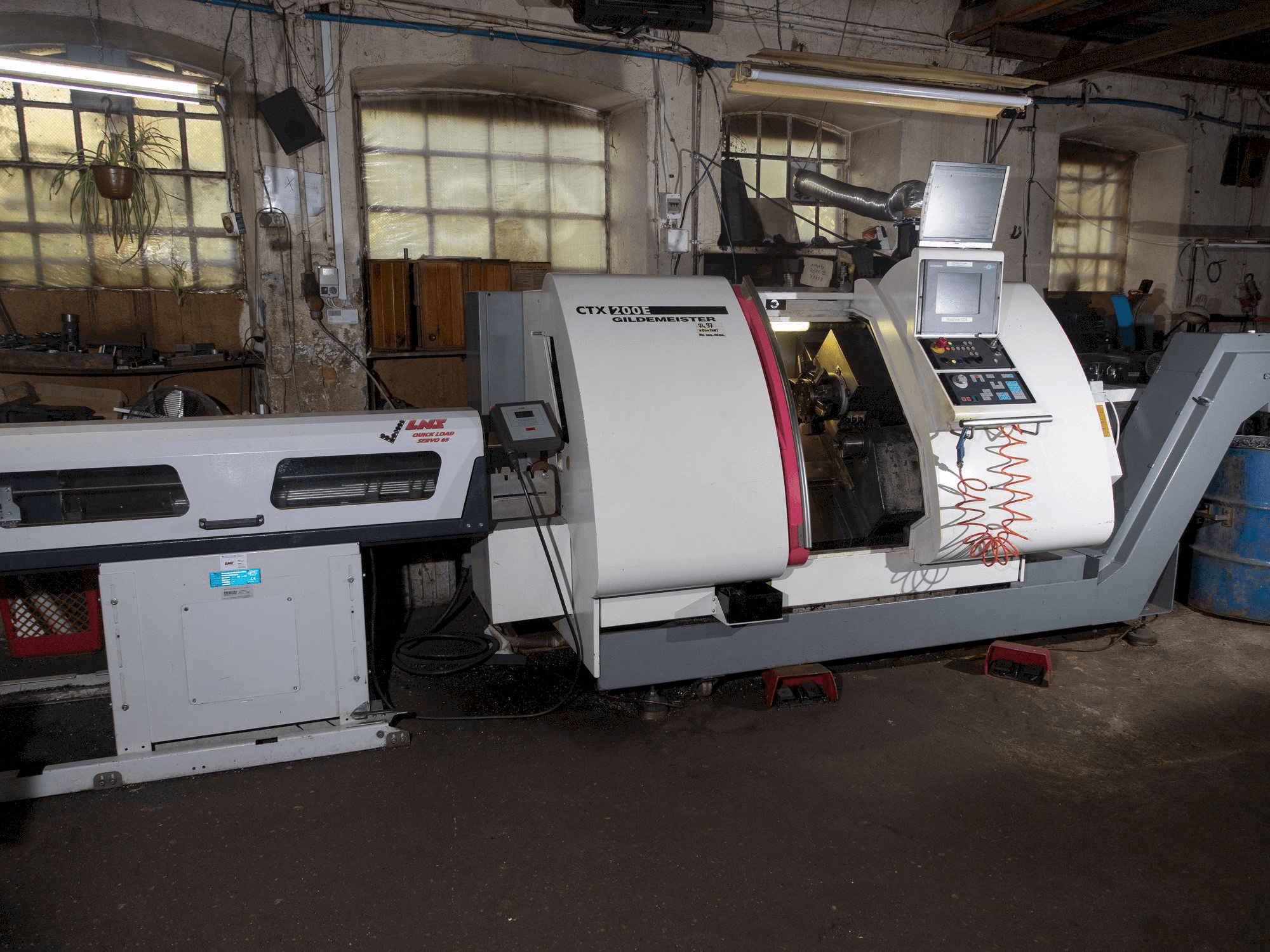 Vooraanzicht van Gildemeister CTX-200 E machine