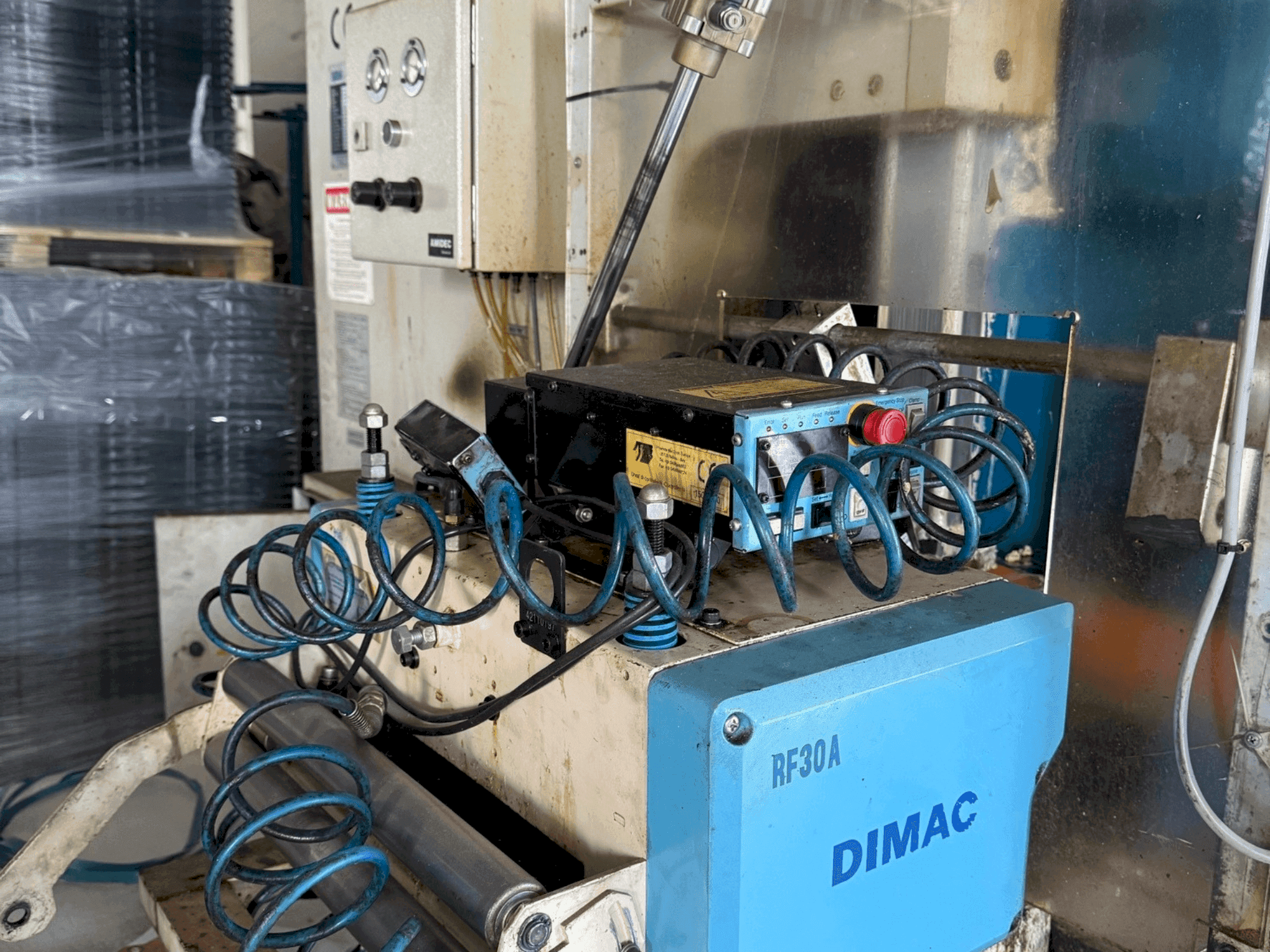 Vooraanzicht van SEYI SN1-110 machine