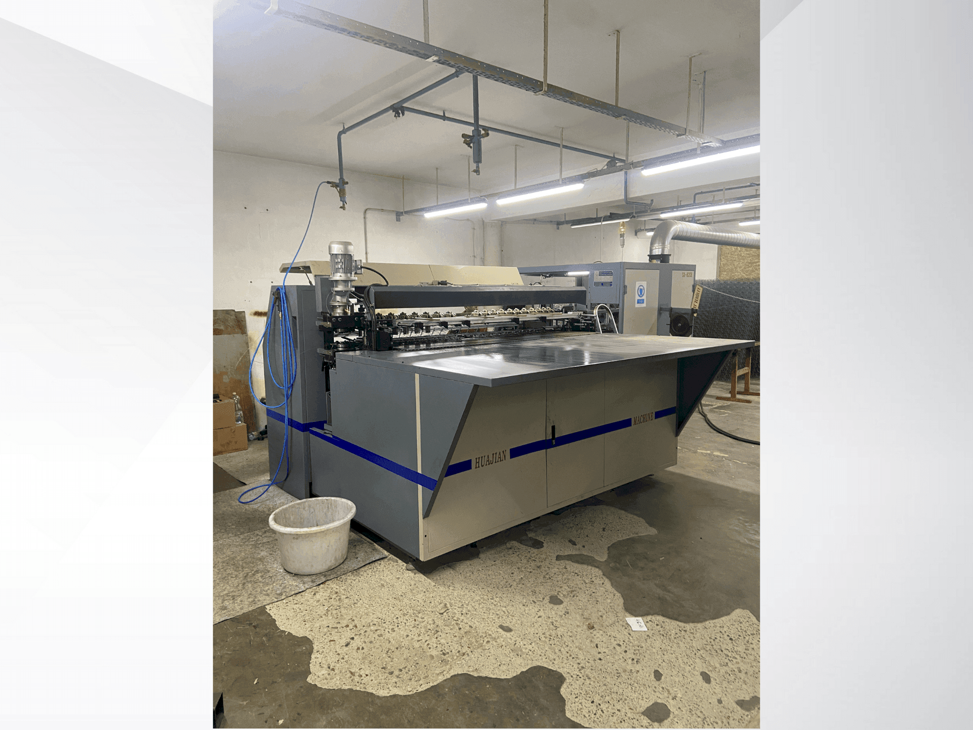 Vooraanzicht van HUAJIAN SX-820i machine